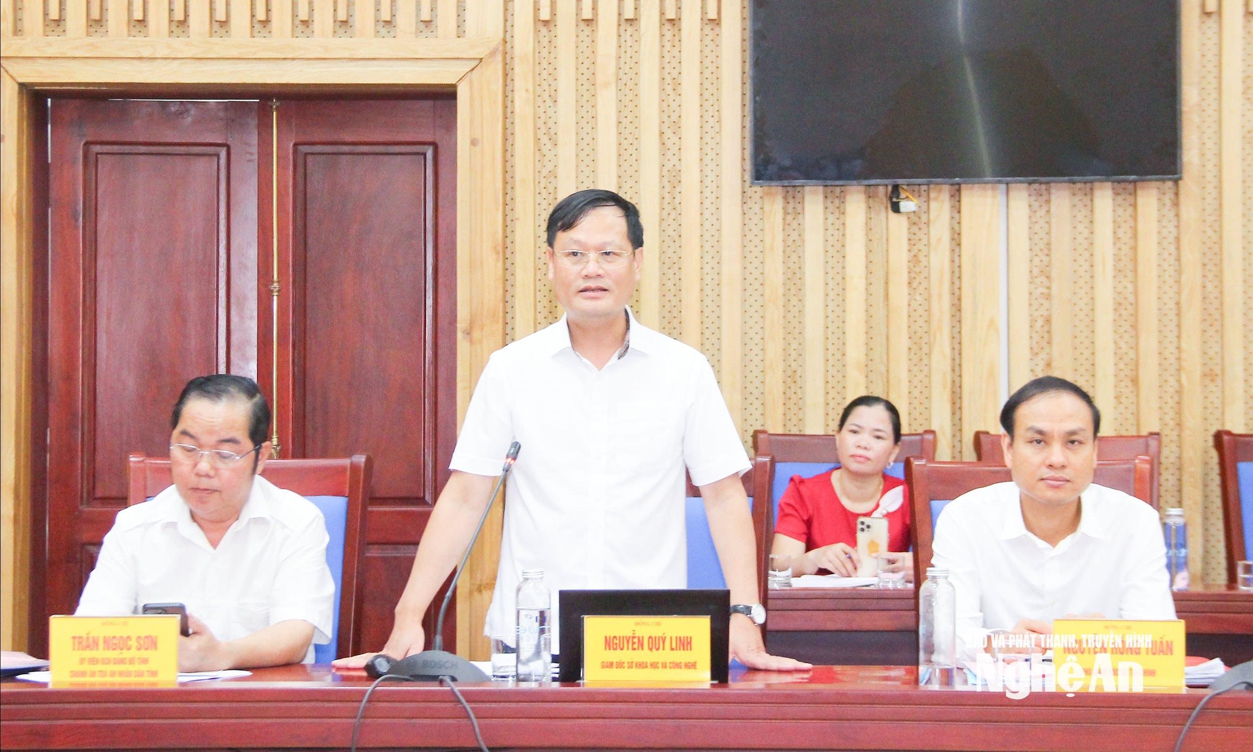 Giám đốc Sở Khoa học và Công nghệ Nguyễn Quý Linh tham gia góp ý về đẩy mạnh đổi mới sáng tạo, chuyển đổi số theo Nghị quyết 57