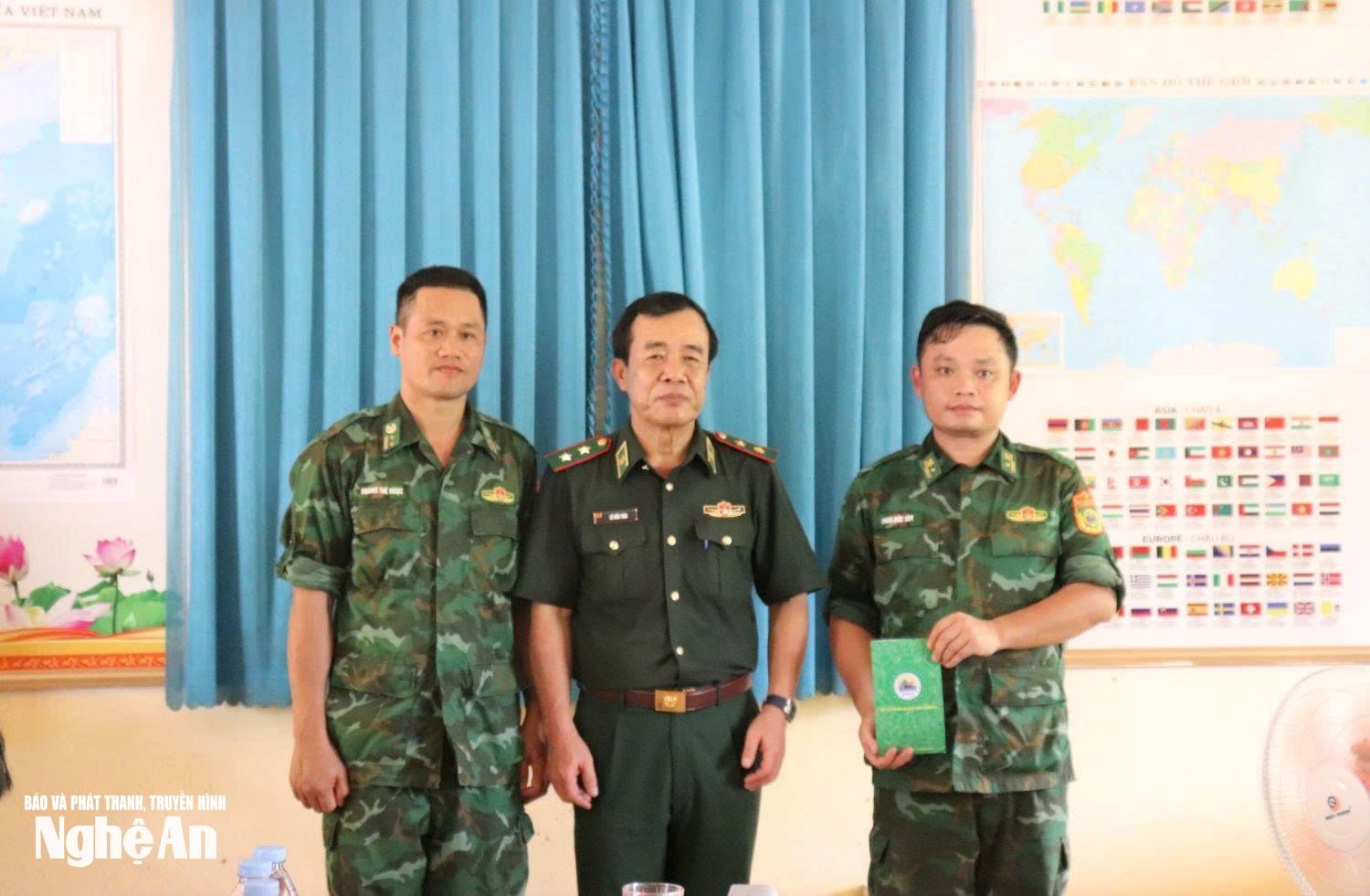 bna_trung-tuong-tang-qua-1-5275a7d61c97d97db4c02481d91f1c55.jpg