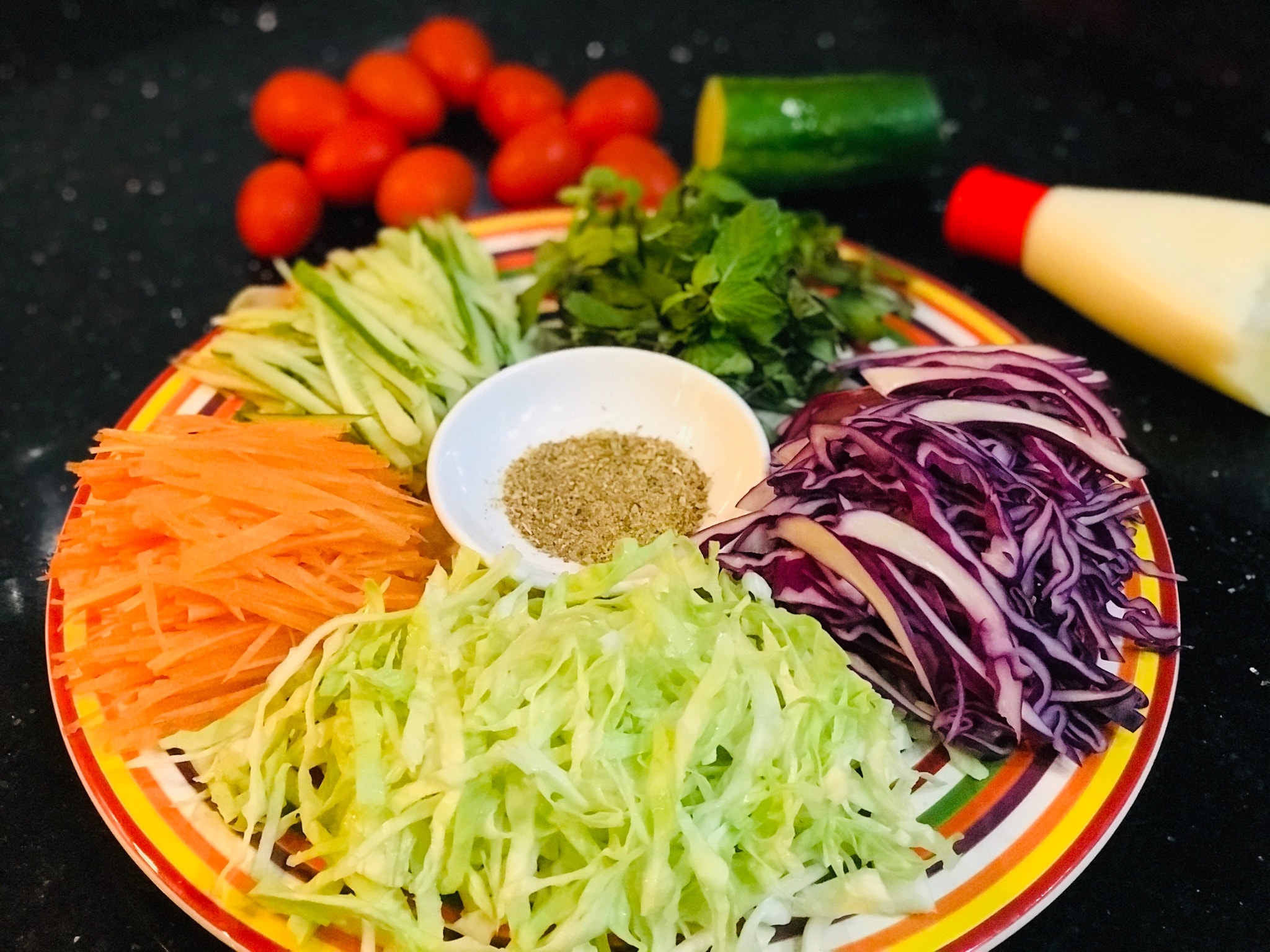Cách làm salad bắp cải giòn mát sốt bơ đậu phộng béo bùi