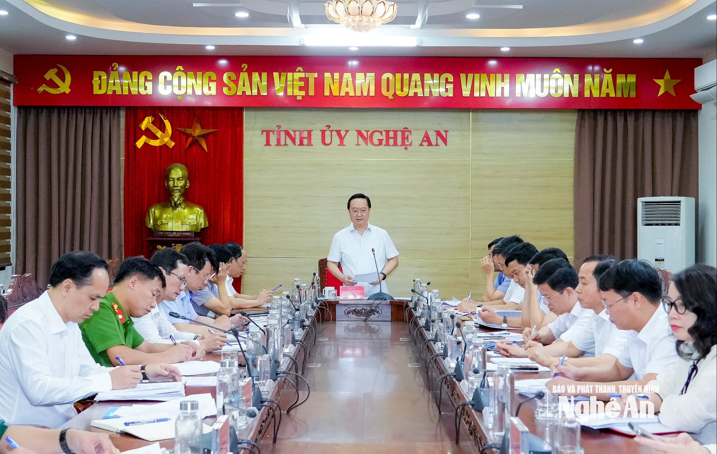 Thường trực Tỉnh ủy Nghệ An giao ban với các cơ quan khối Nội chính Thường trực Tỉnh ủy Nghệ An giao ban với các cơ quan khối Nội chính