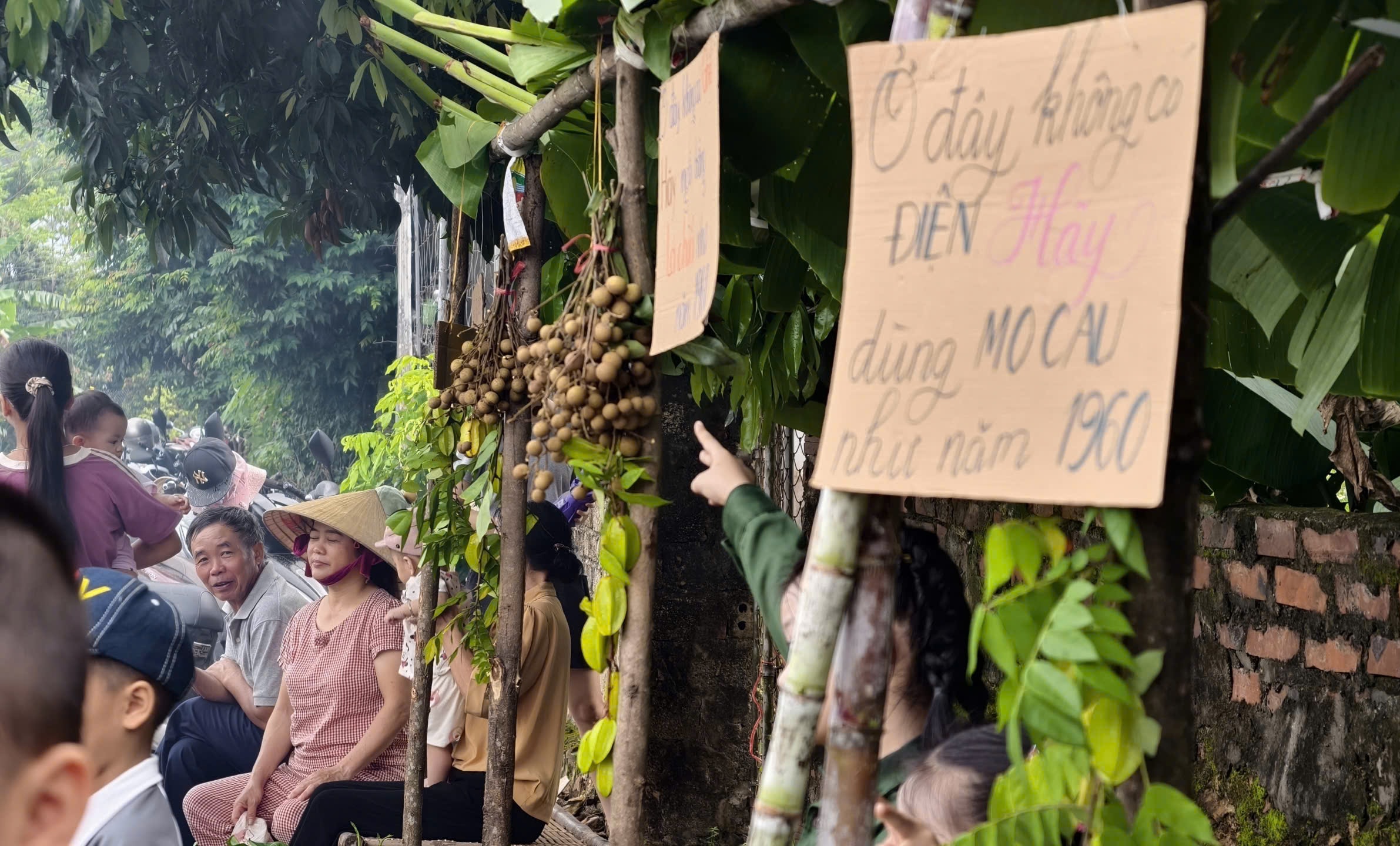 Độc đáo phiên chợ '1 nghìn đồng' cho trẻ em trải nghiệm chợ quê thời ông bà