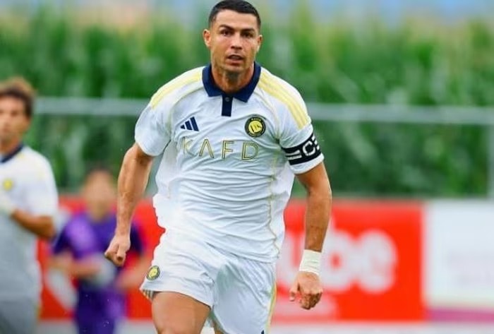 Ronaldo ghi dấu ấn trong ngày tái xuất.