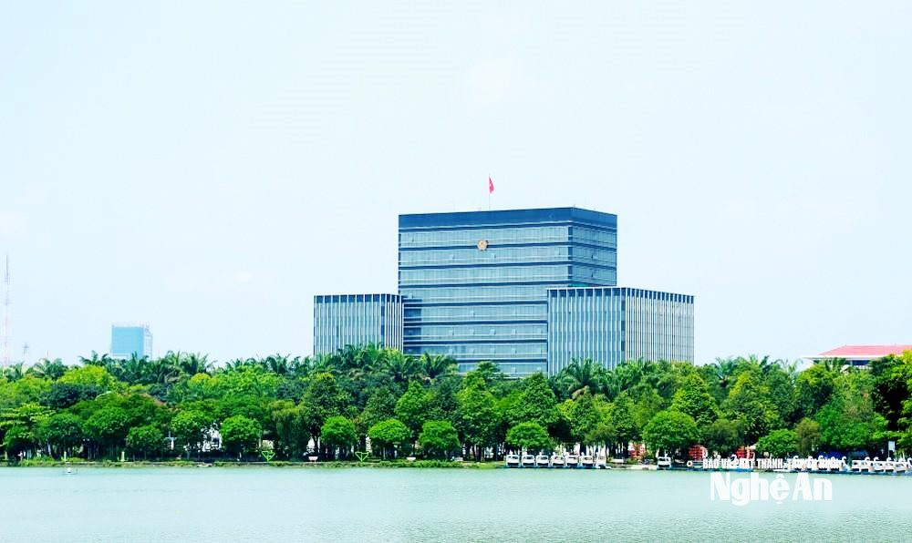 UBND tỉnh Nghệ An điều chỉnh giờ làm việc buổi sáng đến 12 giờ và buổi chiều đến 17 giờ