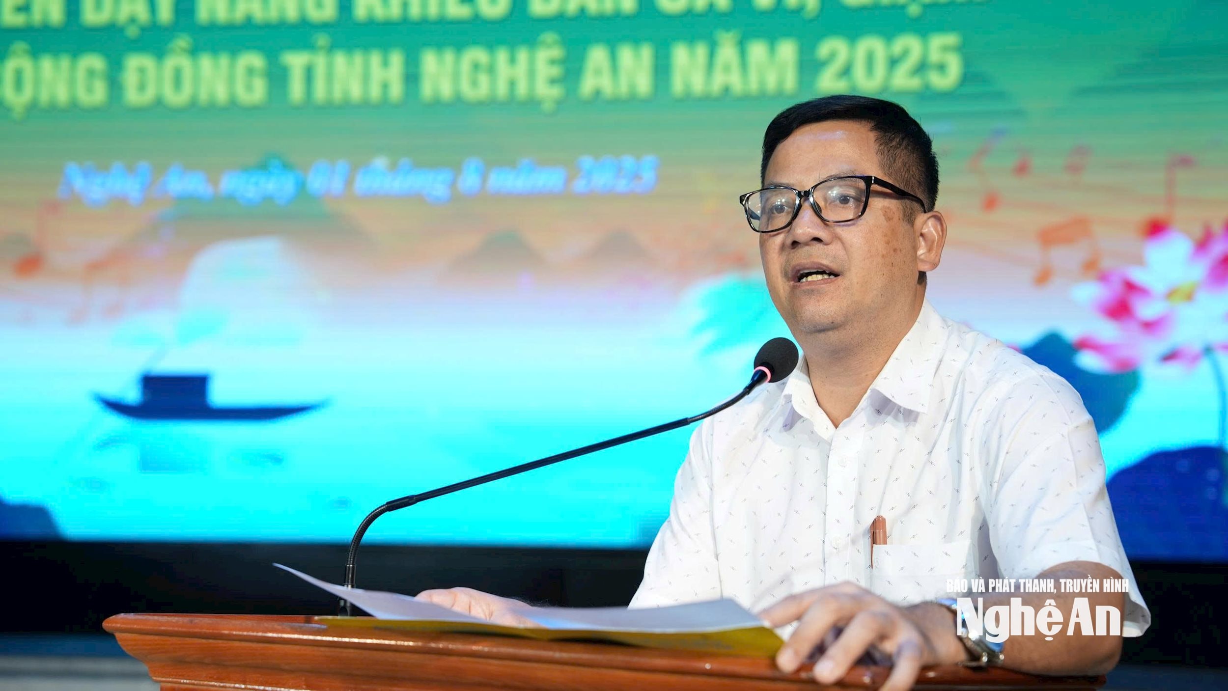Ông Trần Quốc Chung - Giám đốc Trung tâm nghệ thuật truyền thống tỉnh phát biểu tại lễ bế mạc