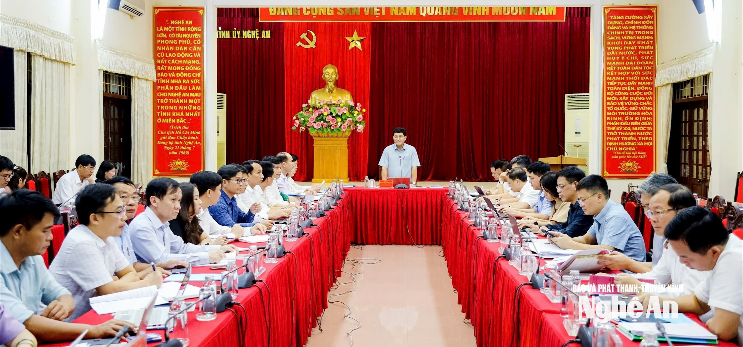 toàn cảnh
