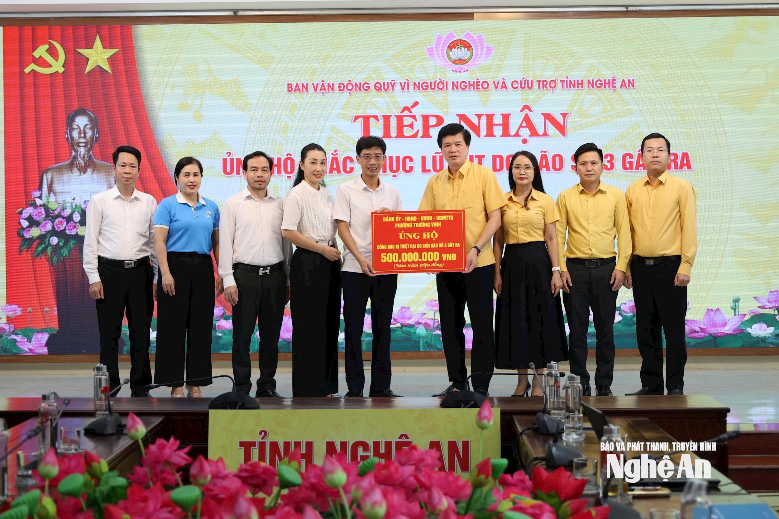 Ủy ban MTTQ tỉnh tiếp nhận ủng hộ đến từ các tổ chức, cá nhân và cơ quan, đơn vị hỗ trợ người dân bị thiệt hại do cơn bão số 3. Ảnh Thanh Quỳnh