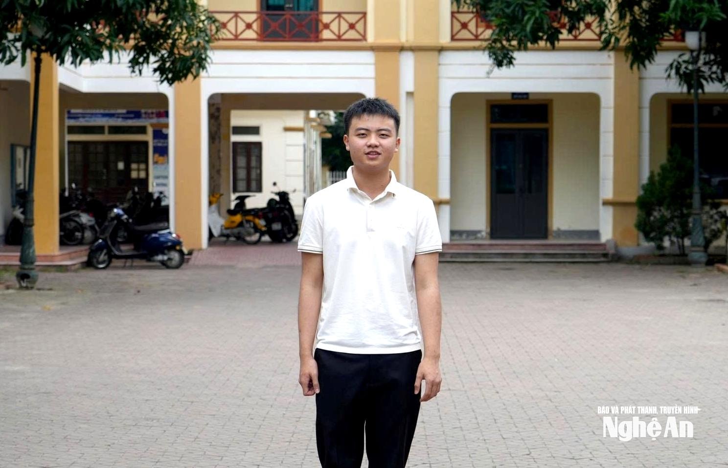 bna_vo-trong-khai-la-hoc-sinh-mang-ve-tam-huy-chuong-vang-thu-2-mon-toan-hoc-cho-truong-thpt-chuyen-phan-boi-chau.-anh-my-ha.jpg