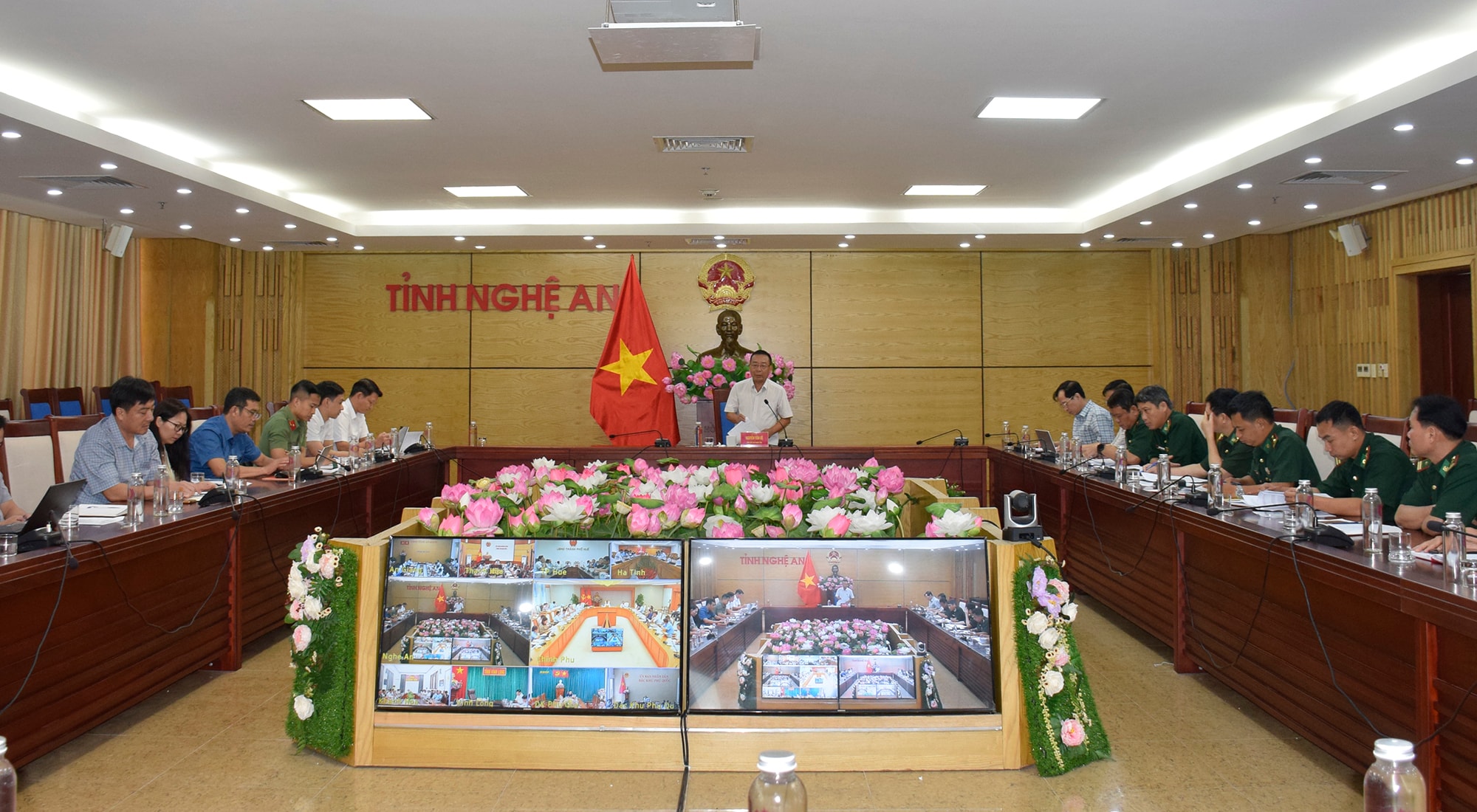 quang cảnh cuộc họp tại điểm cầu Nghệ An