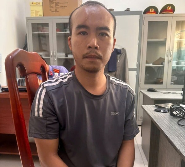 Bắt khẩn cấp đối tượng vào tiệm vàng vờ xem nhẫn vàng rồi bất ngờ cướp giật tẩu thoát -0