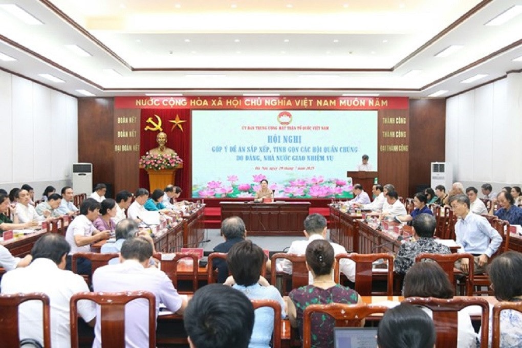 Tinh gon Hoi quan chung 2.jpg