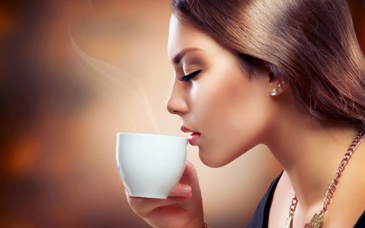 Có nên uống 2-3 ly cà phê mỗi ngày? Giới hạn caffeine mỗi ngày theo chuyên gia
