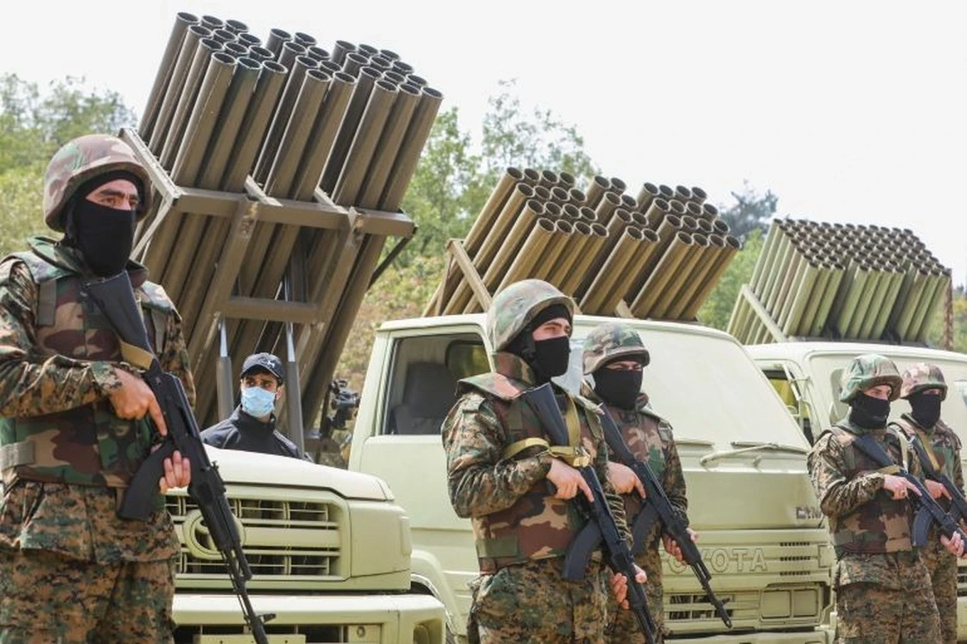 thanh-vien-hezbollah-tap-tran-o-li-bangreuters-1699897621668.webp