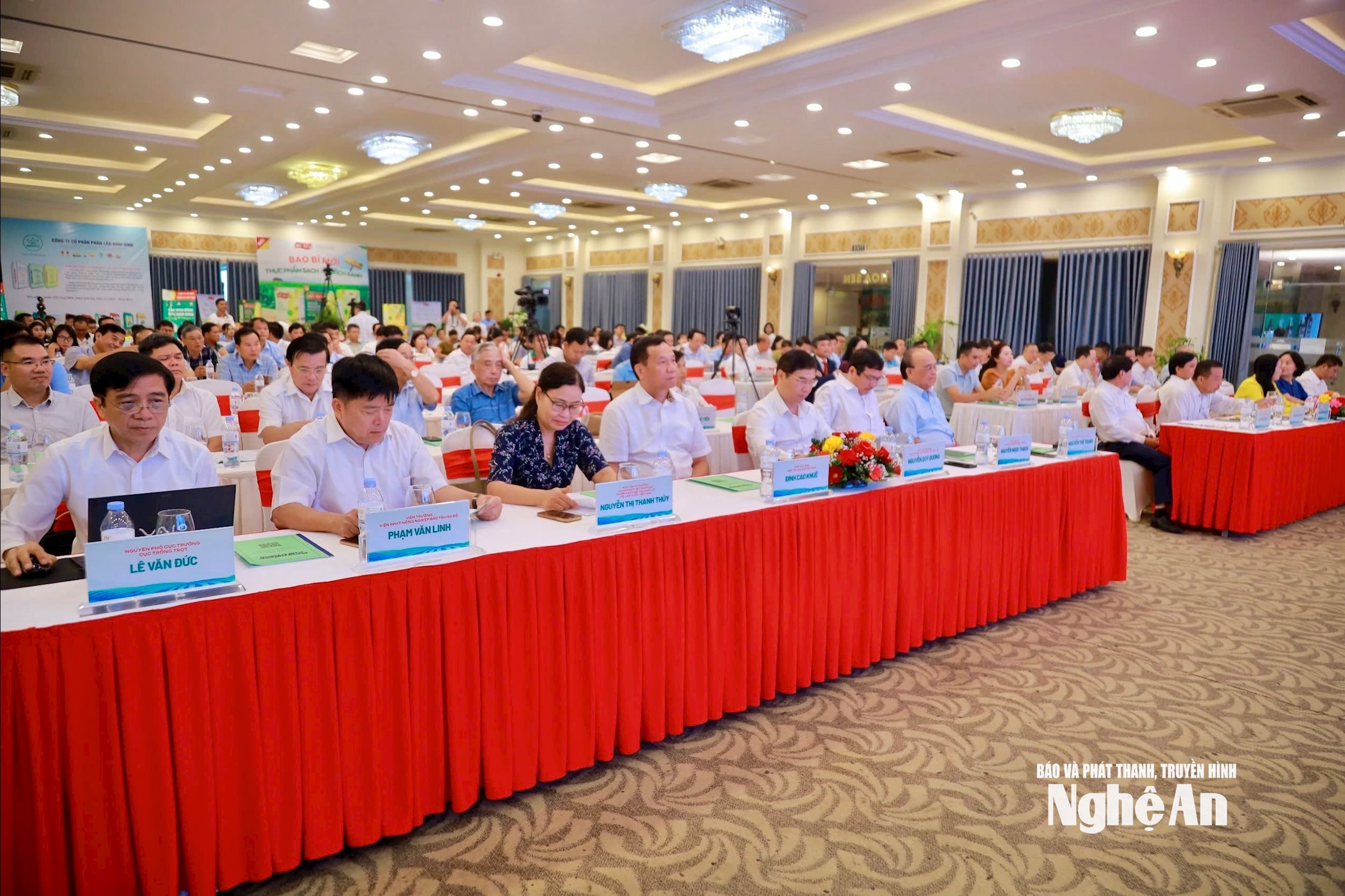 Many delegates attended the Forum held this morning, August 6, in Nghe An. Photo: Phu Huong
