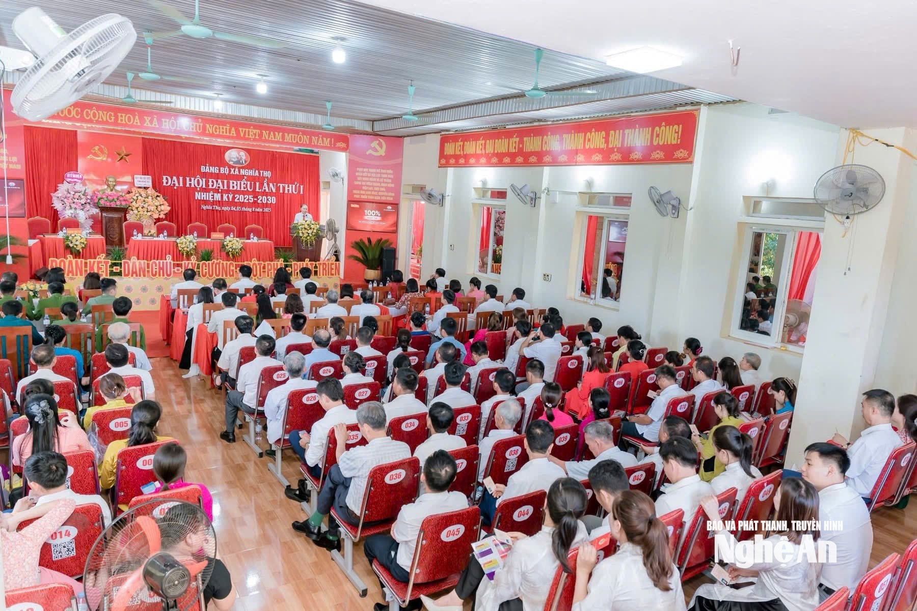 Toàn cảnh đại hội Đảng bộ xã Nghĩa Thọ. Ảnh Đức Anh