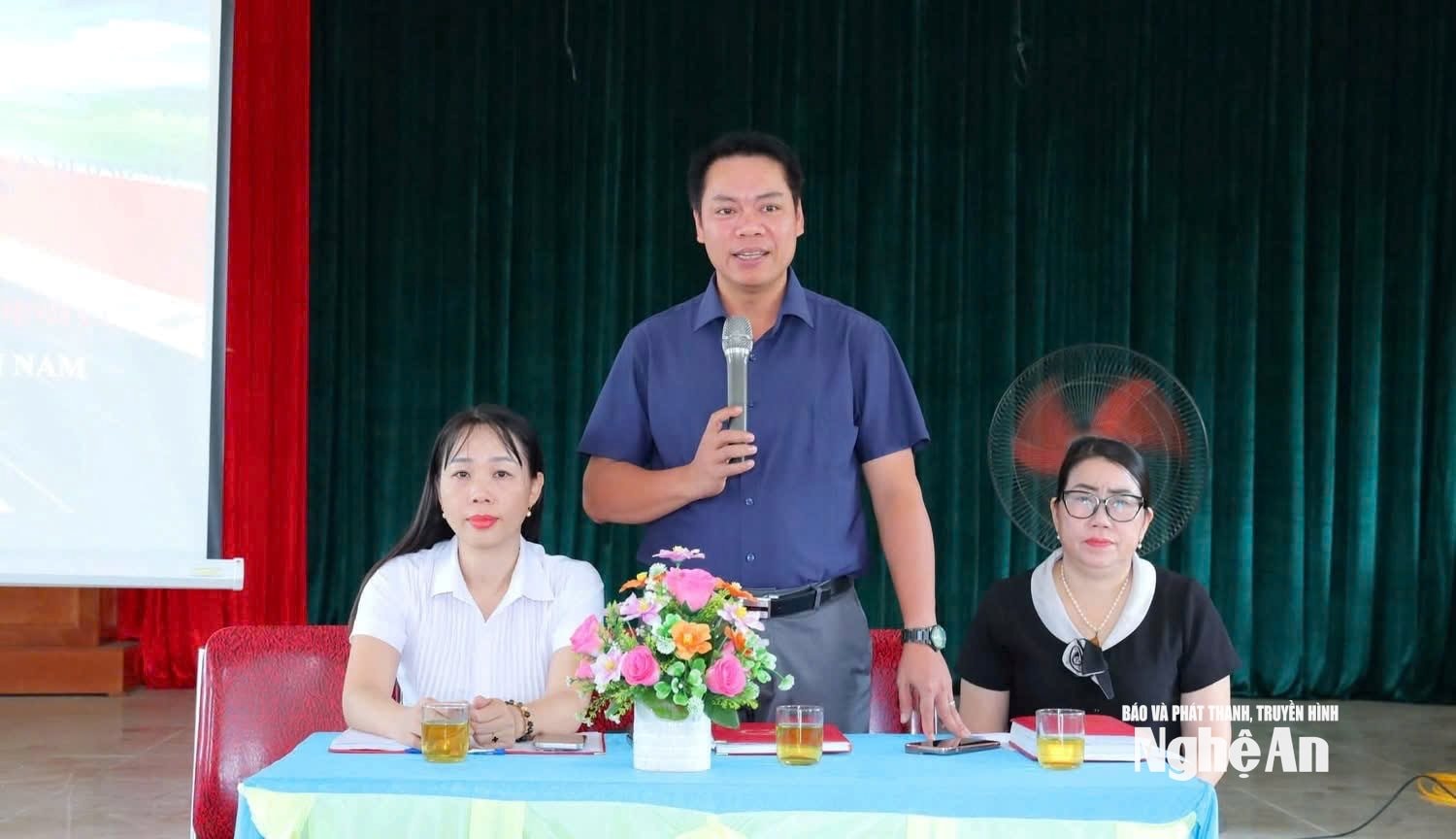 Lãnh đạo xã Hưng Nguyên Nam lấy ý kiến các hộ gia đình, cá nhân bị ảnh hưởng do tuyến cao tốc Bắc - Nam về vị trí dự kiến quy hoạch khu tái định cư.