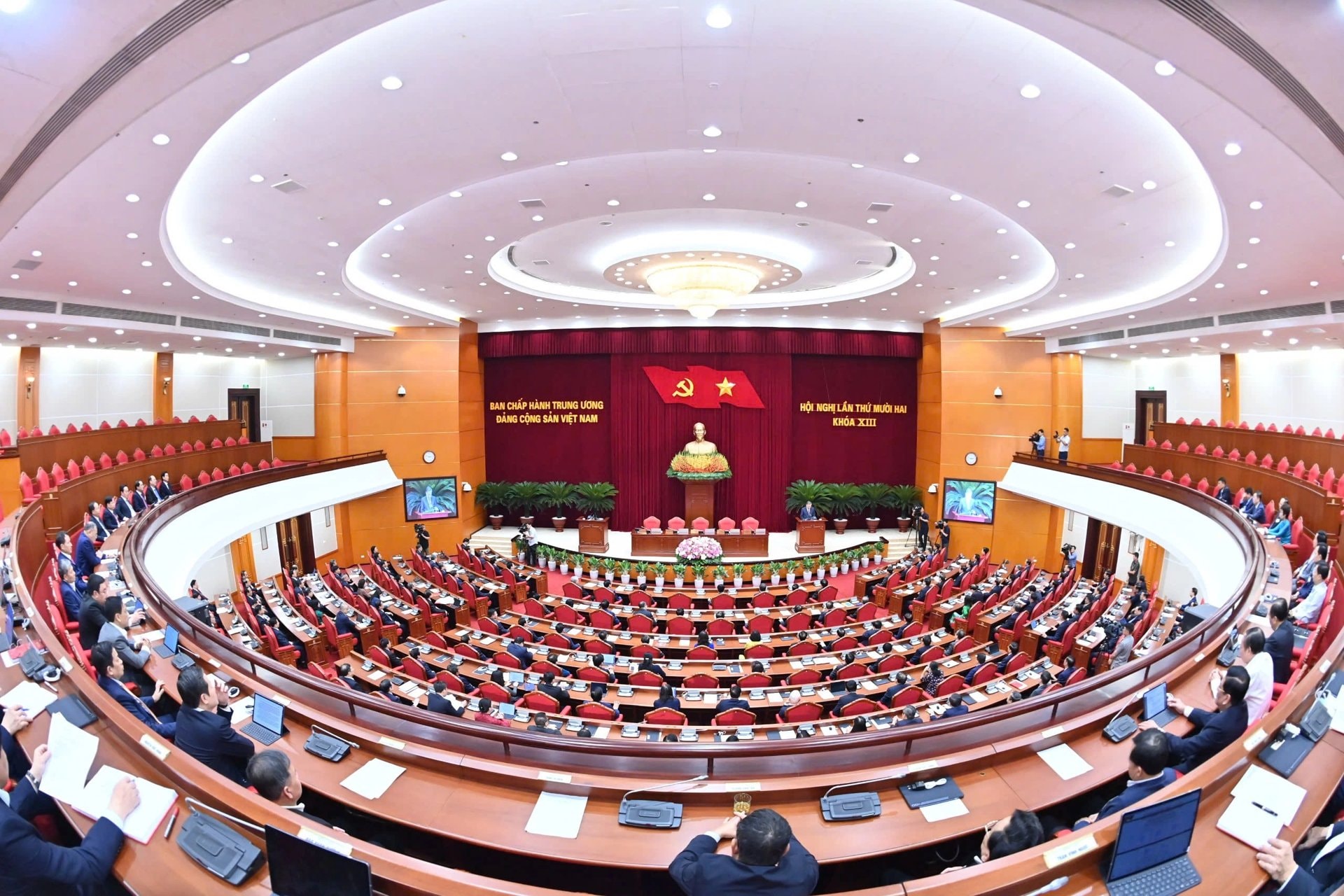 Toàn cảnh Hội nghị lần thứ 12, Ban Chấp hành Trung ương Đảng khóa XIII.