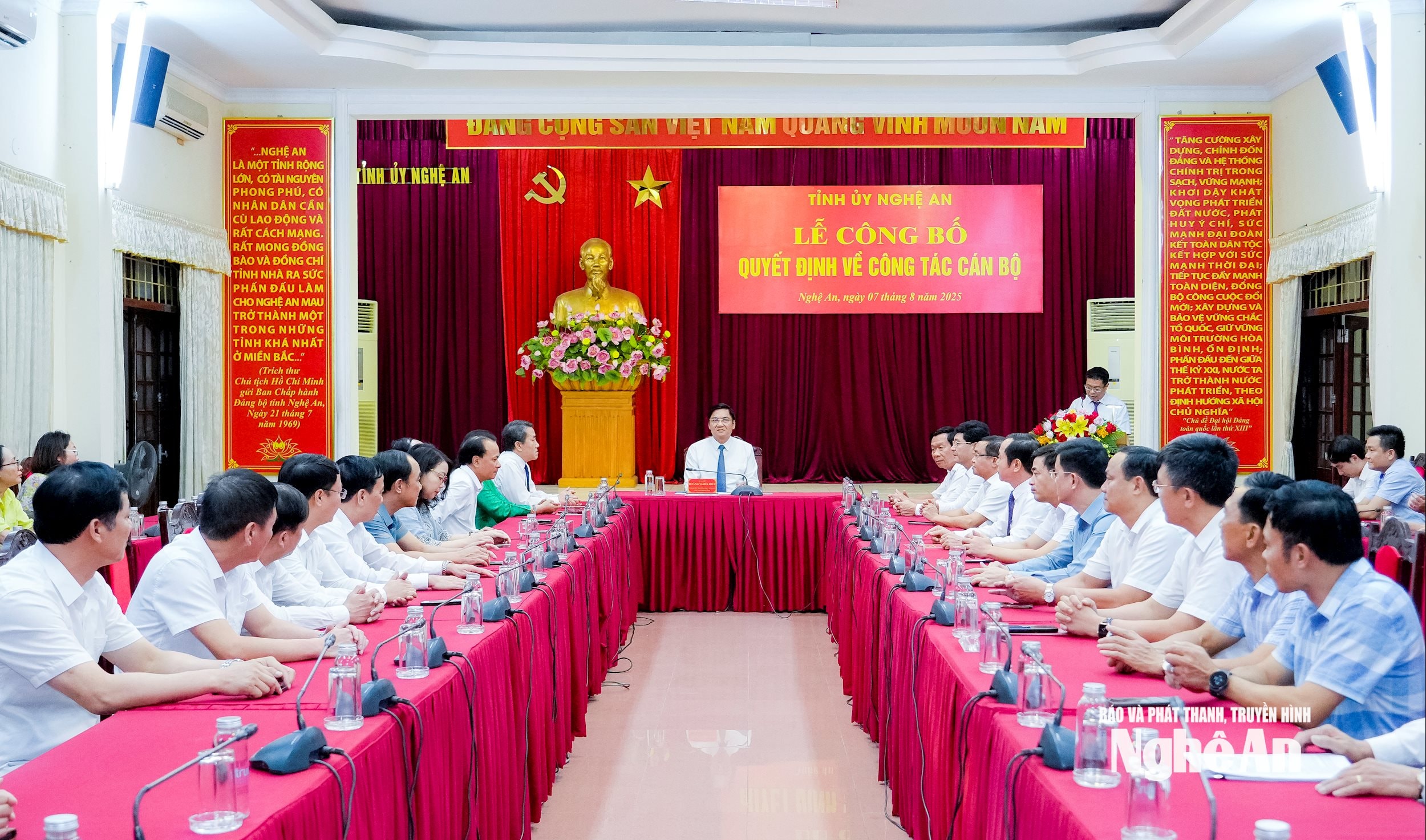 Toàn cảnh buổi lễ. Ảnh: Phạm Ba