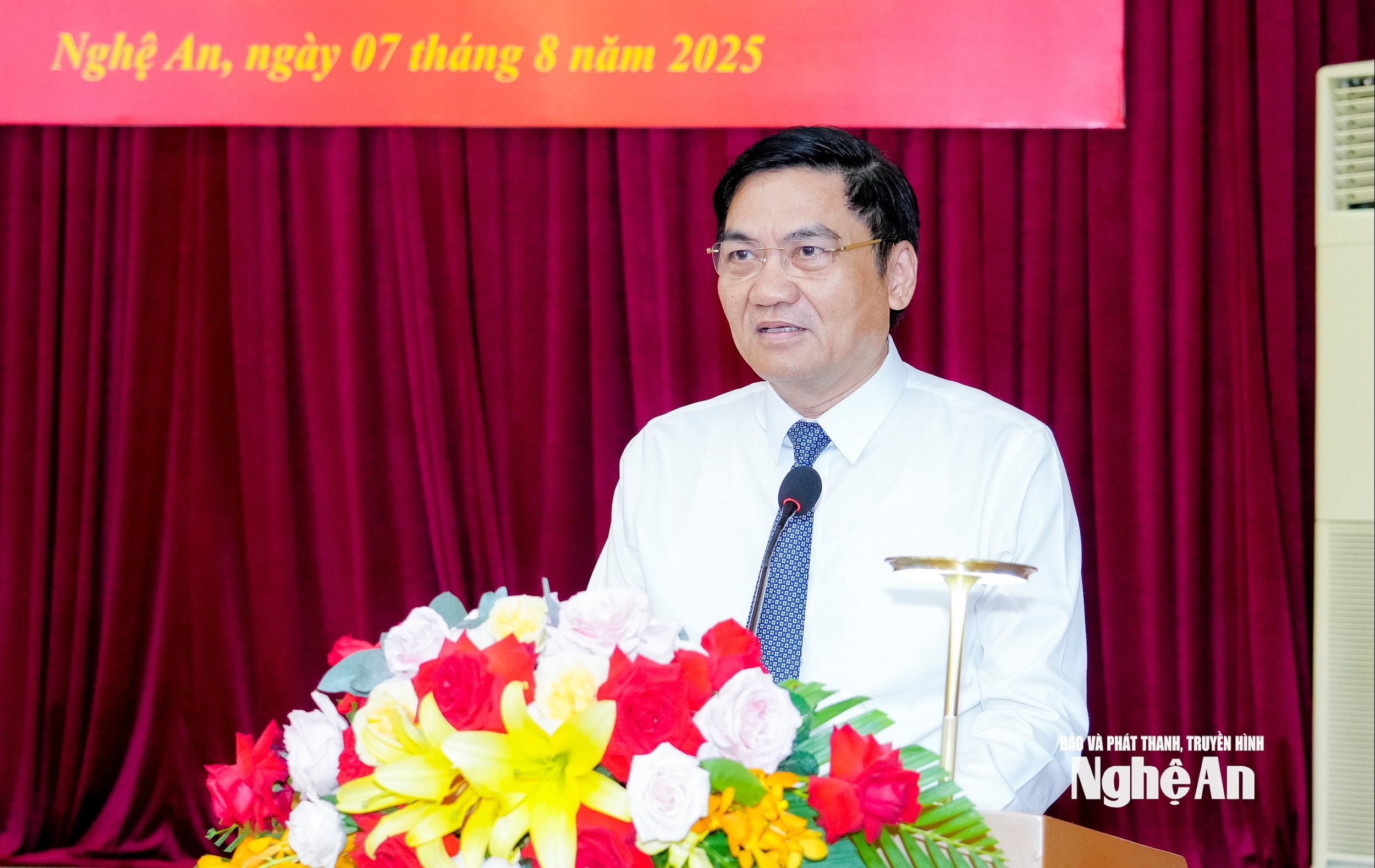 Đồng chí Hoàng Nghĩa Hiếu - Phó Bí thư Thường trực Tỉnh ủy, Chủ tịch HĐND tỉnh phát biểu giao nhiệm vụ. Ảnh: Phạm Bằng