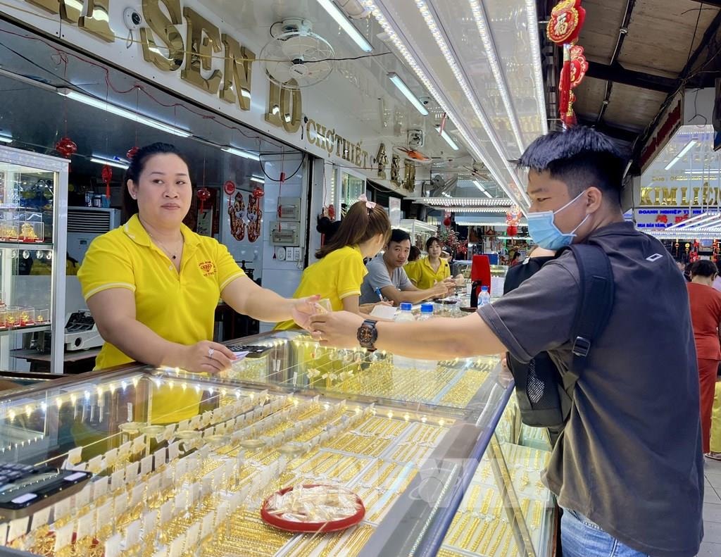Giá vàng chiều nay 8/8/2025: Giá vàng tăng kỷ lục, Mỹ đánh thuế vàng miếng