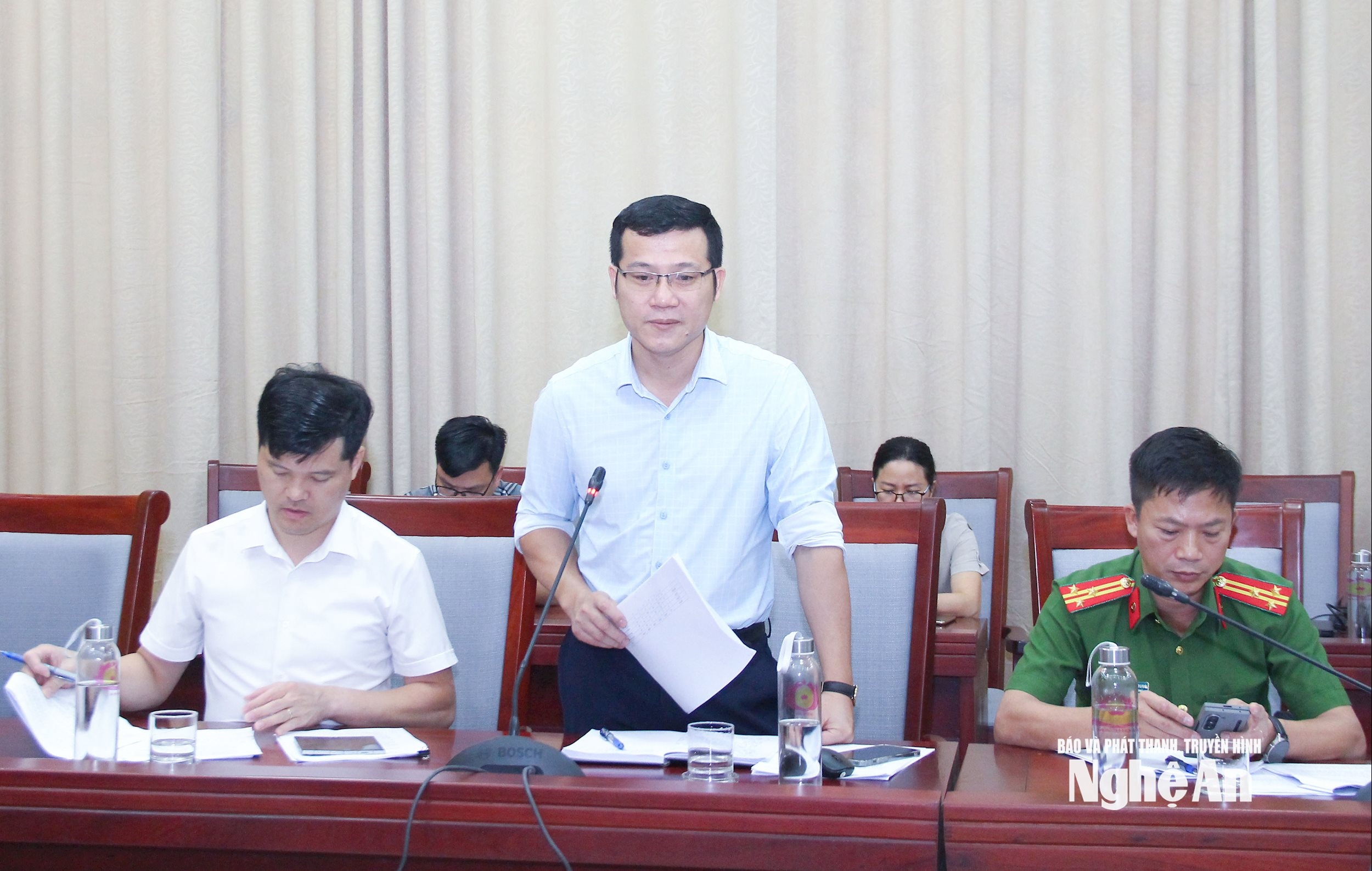  Phó Giám đốc Trung tâm Phục vụ hành chính công tỉnh trao đổi việc hỗ trợ các địa phương giải quyết thủ tục hành chính