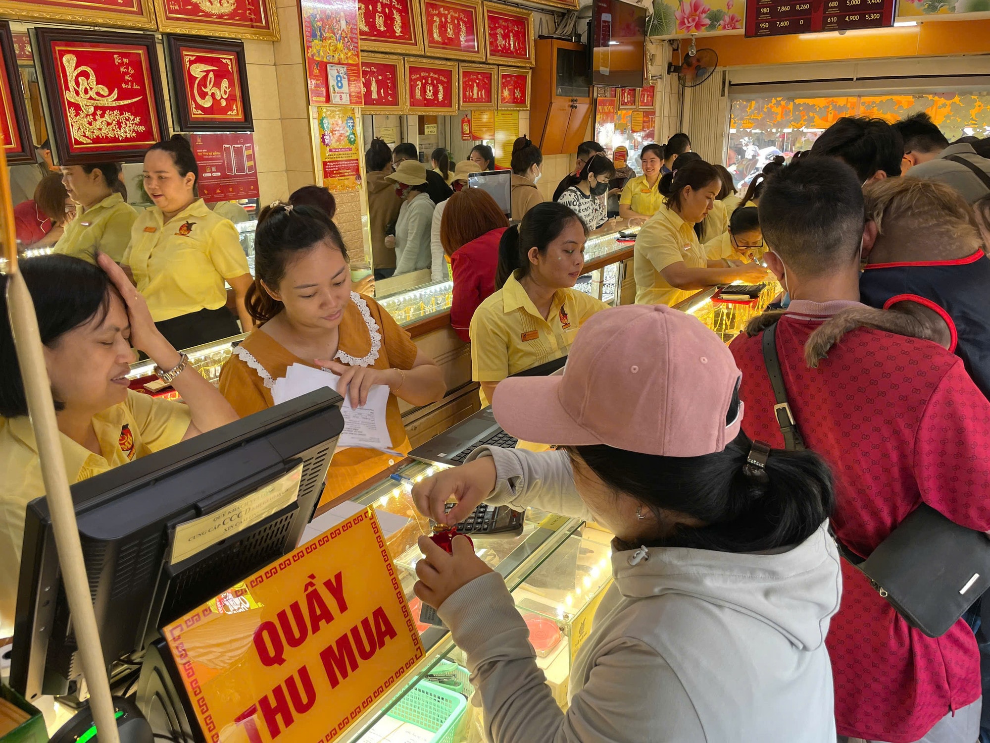 Giá vàng hôm nay 9/8: Giá vàng có kỷ lục mới, Mỹ đánh thuế vàng miếng