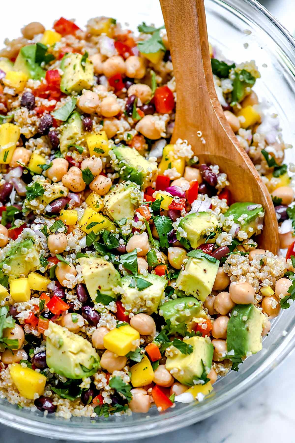 Gợi ý món ngon giúp giảm cân lại no lâu: Salad diêm mạch tôm sú