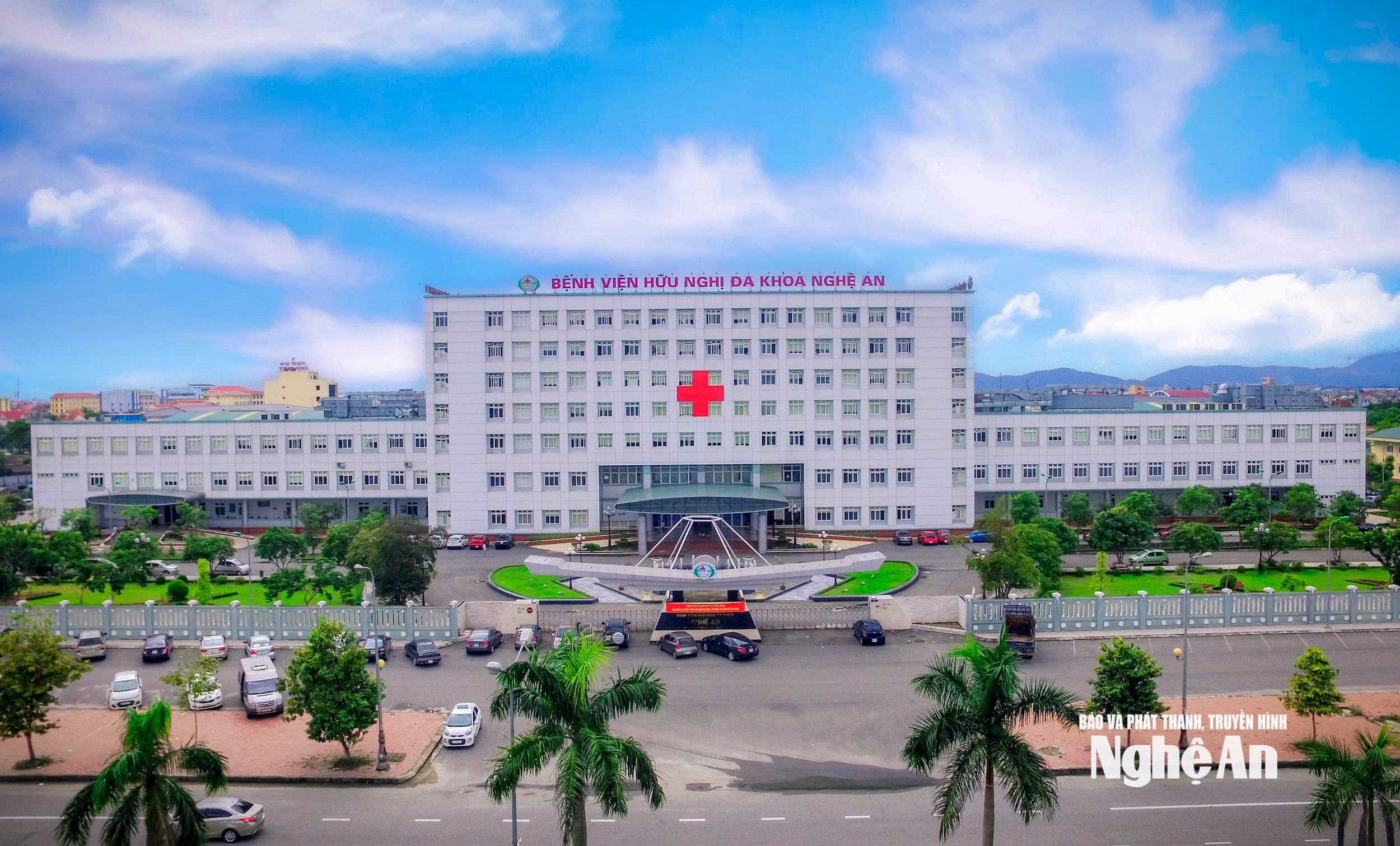 Bệnh viện Hữu nghị Đa khoa Nghệ An với 1700 giường bệnh kế hoạch, mỗi ngày điều cho 2400-2700 bệnh nhân copy