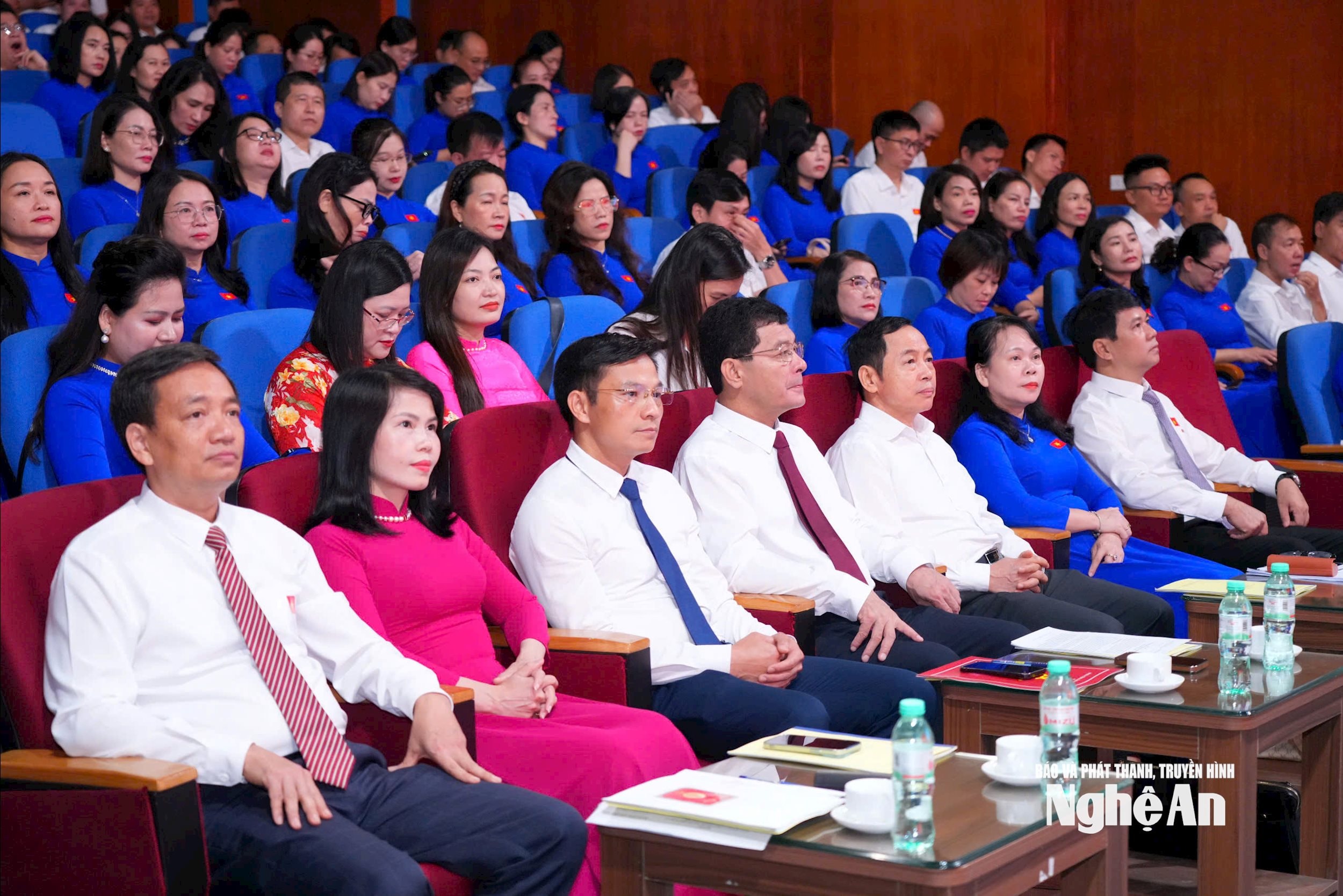 Các đại biểu tham dự Đảng bộ Báo và phát thanh, truyền hình Nghệ An