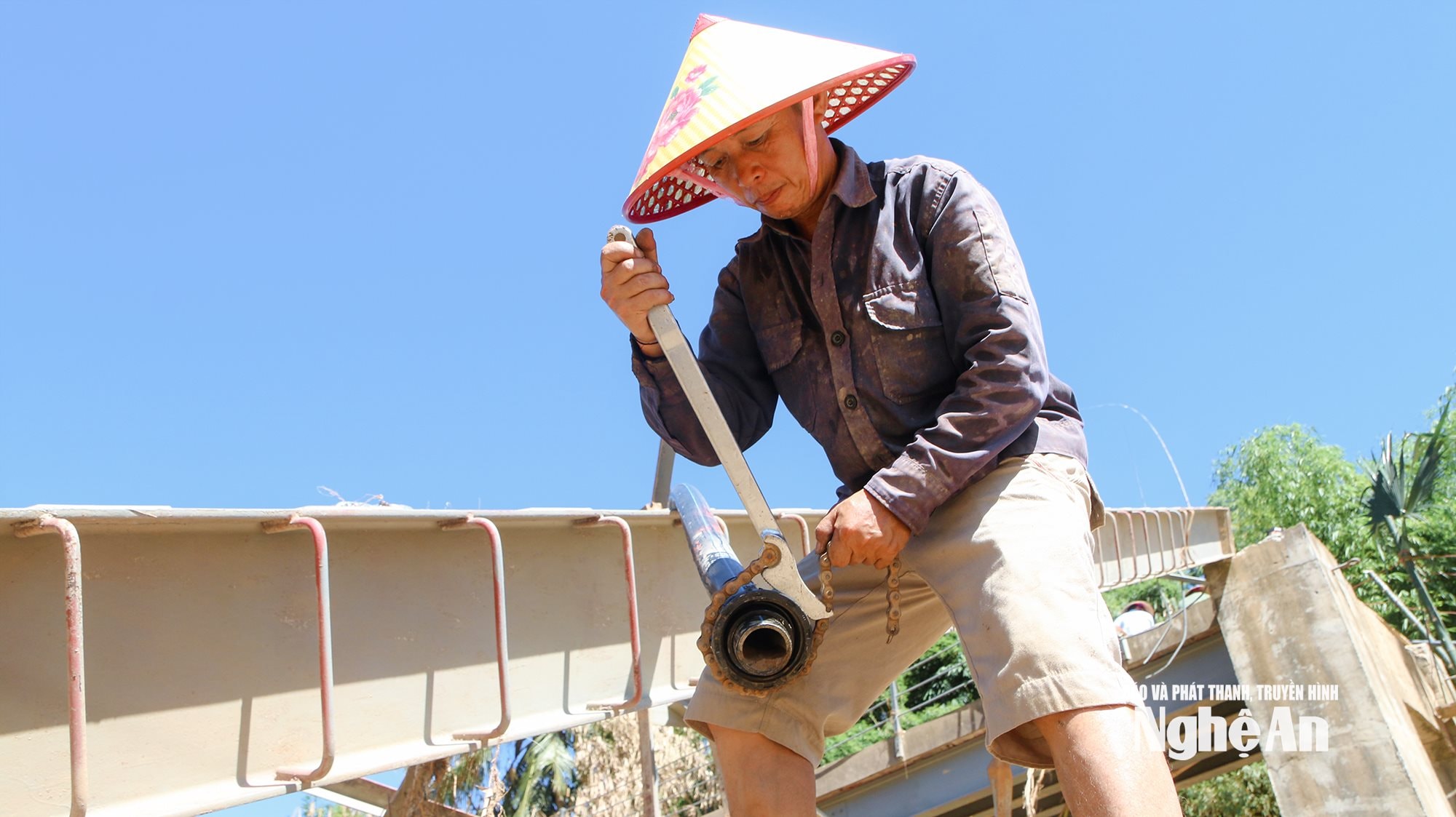 Mỗi người mỗi việc ai nấy đều rất khẩn trương