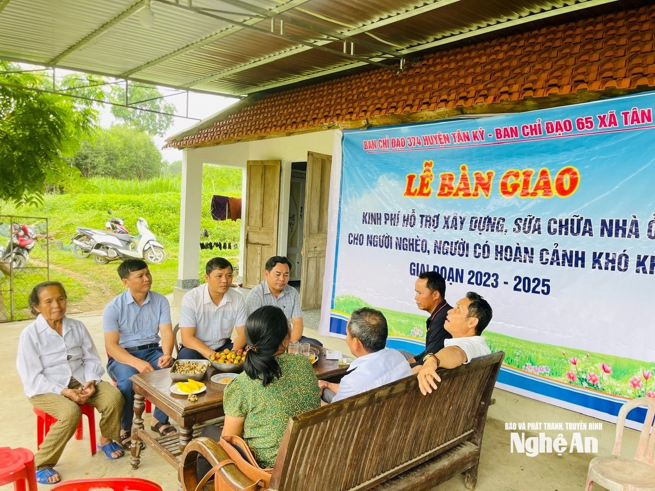 Bàn giao kinh phí hỗ trợ xây dựng sửa chữa nhà cho người nghèo trên địa bàn xã Tân An.