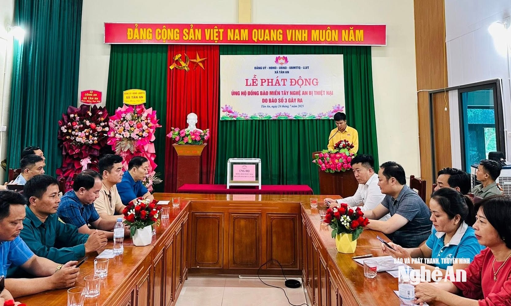 Xã Tân An phát động ung hộ đồng bào miền Tây bị lũ lụt.