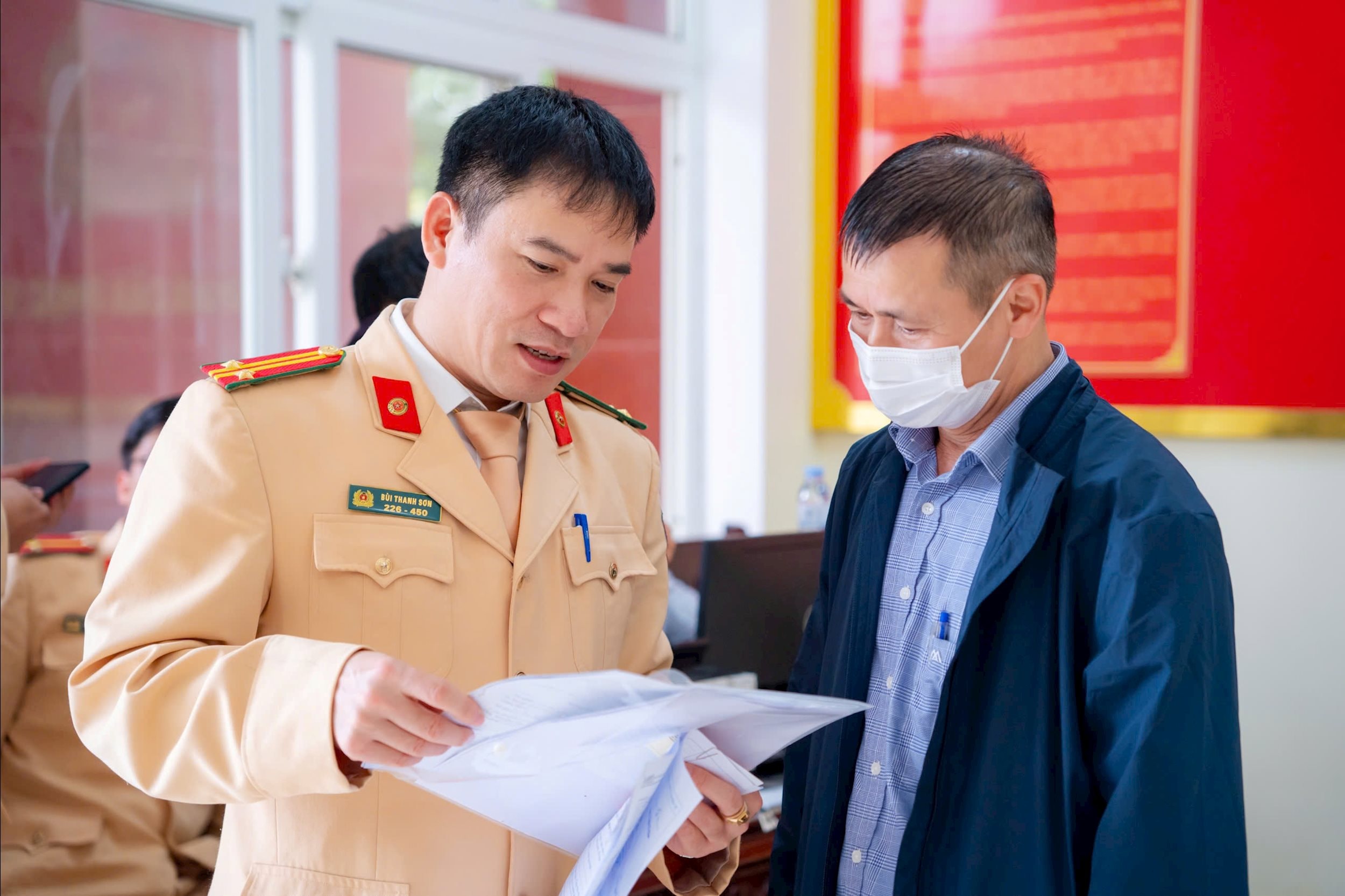 Hỗ trợ chu đáo đối vớingười dân trong thực hiện thủ tục hành chính