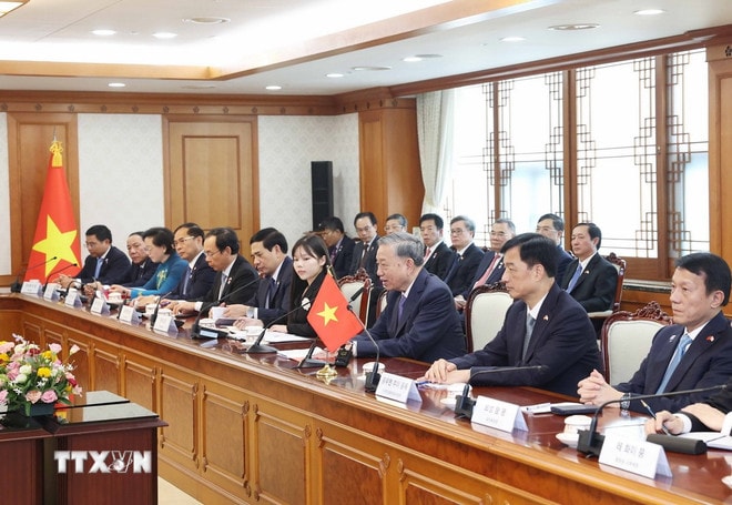 Tổng Bí thư Tô Lâm và đoàn Việt Nam tại cuộc hội kiến Thủ tướng Hàn Quốc Kim Min Seok. (Ảnh: Thống Nhất/TTXVN) ttxvn-tong-bi-thu-to-lam-hoi-kien-thu-tuong-han-quoc-5.jpg
