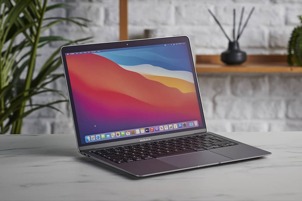 Một chiếc laptop với cấu hình phù hợp và màn hình chất lượng tốt là lựa chọn hợp lý. Ảnh: Internet.