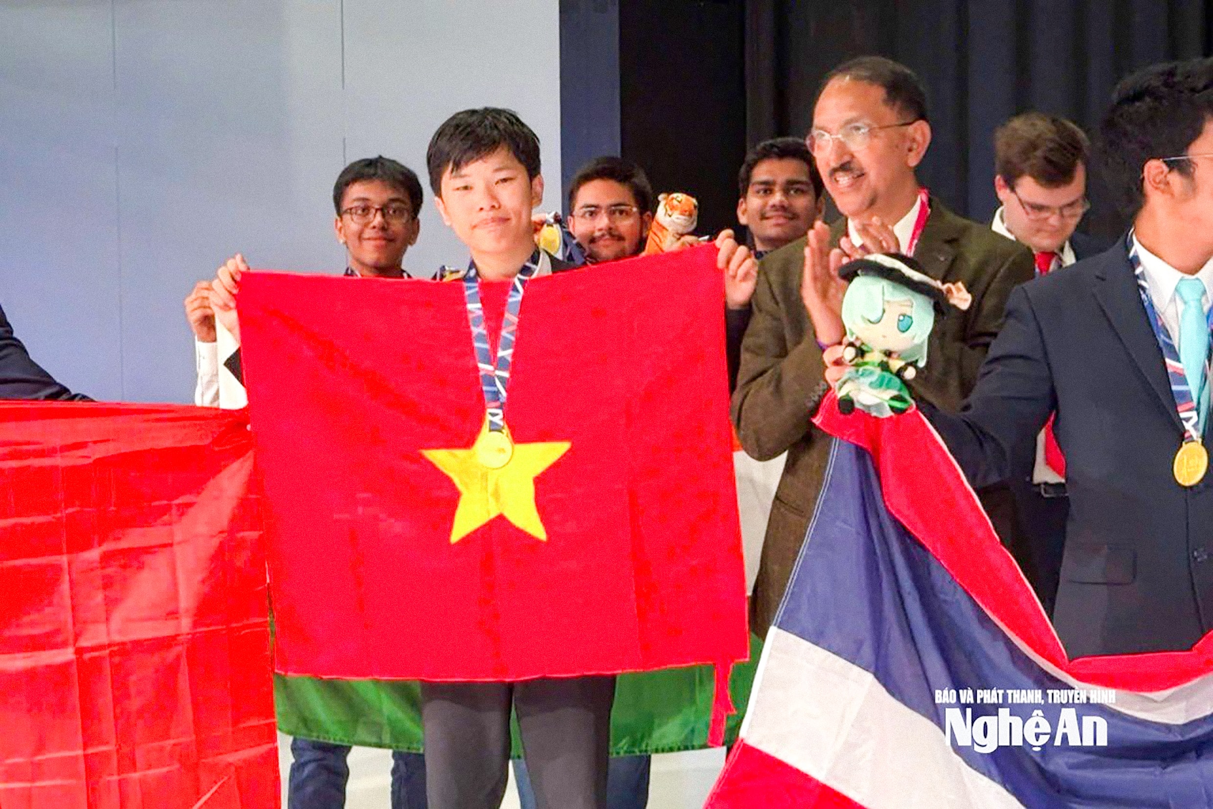 bna_nguyen-the-quan-nhan-huy-chuong-vang-olympic-vat-ly-quoc-te.-anh-nvcc(1)-dd695b3585bc272de0385f415e925130.jpg