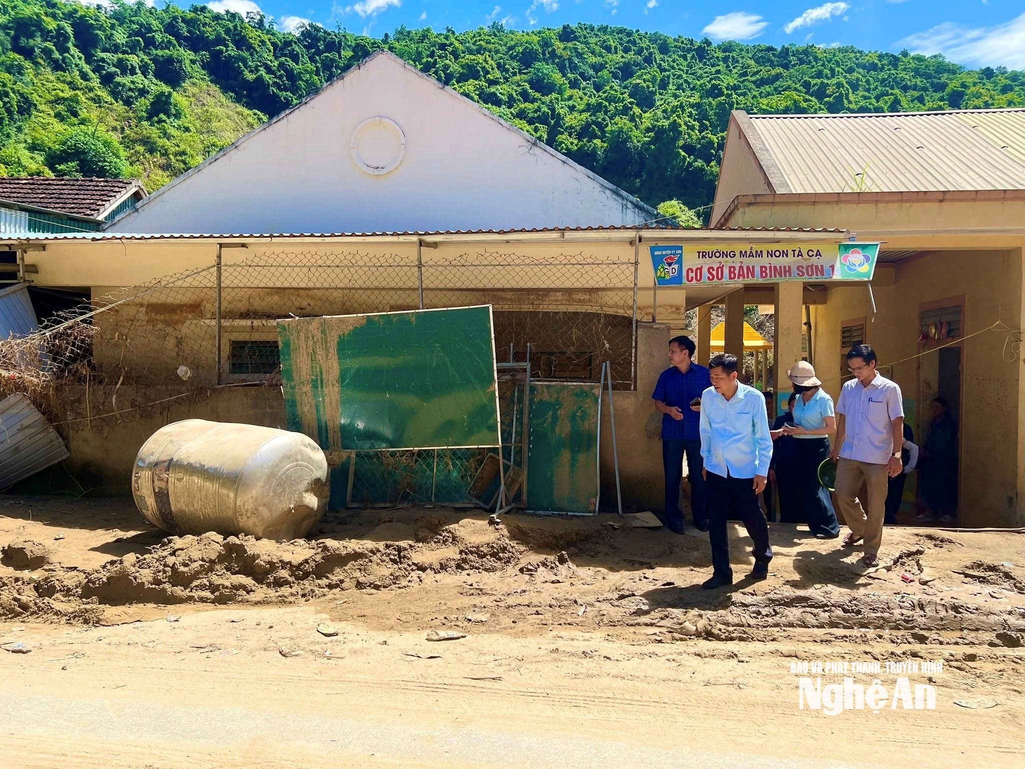 Sở Giáo dục và Đào tạo kiểm tra công tác khắc phục bão lũ ở điểm trường 