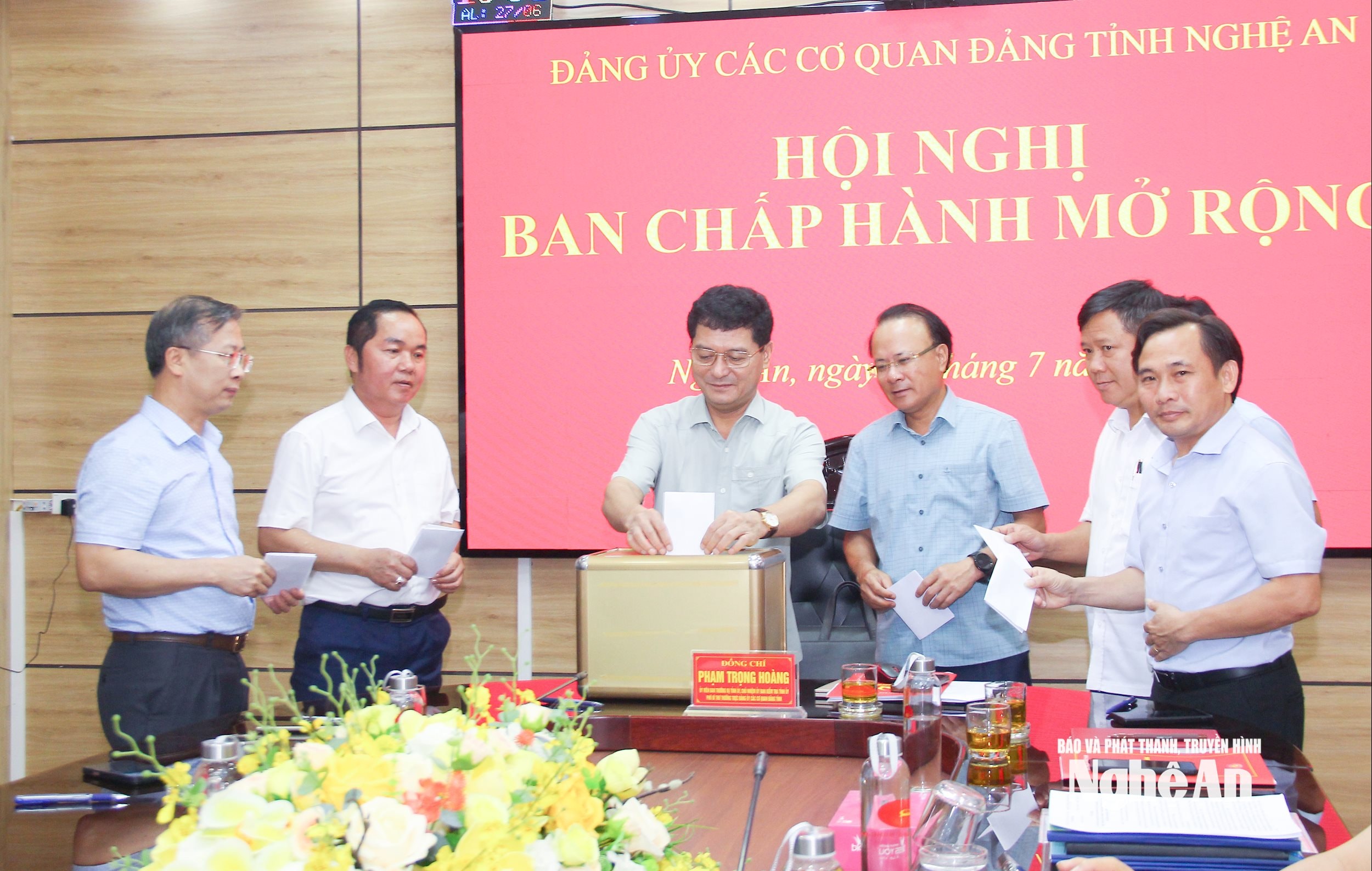  Ban Chấp hành Đảng bộ các cơ quan Đảng tỉnh tiến hành quy trình giới thiệu nhân sự cho nhiệm kỳ 2025 - 2030. Ảnh Mai Hoa