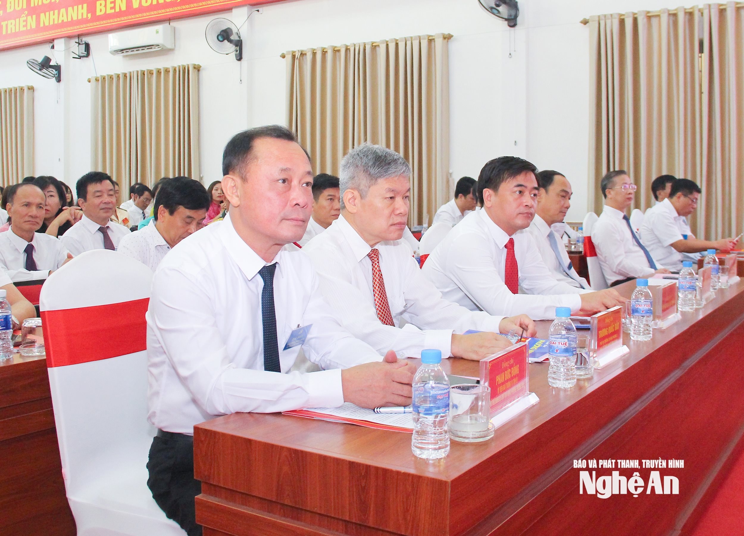 Các đồng chí lãnh đạo