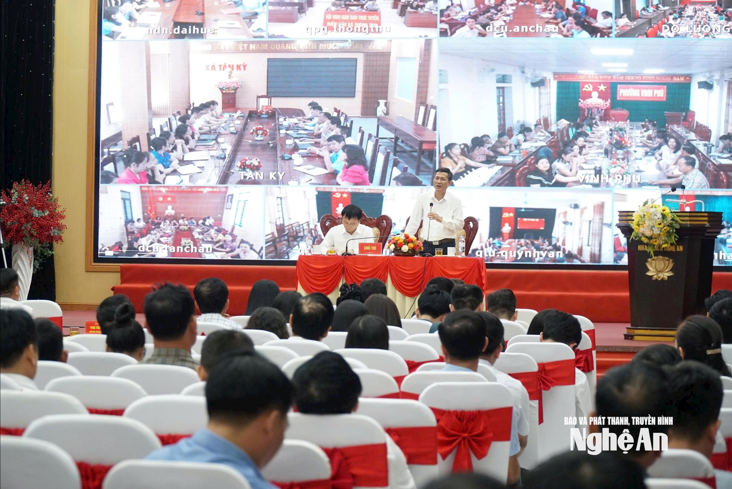 Hội nghị diễn ra theo hình thức trực tiếp gắn với trực tuyến. Ảnh - Mỹ Hà
