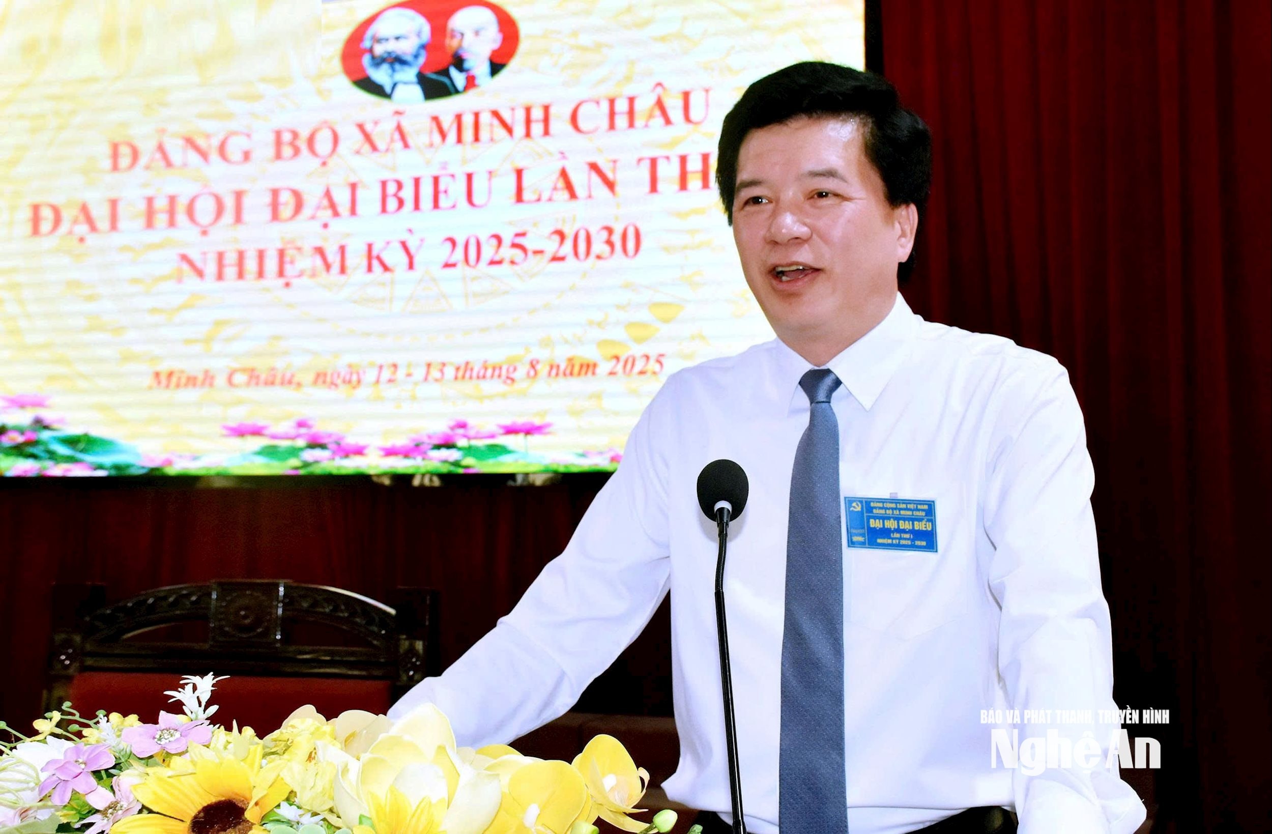 Đồng chí Nguyễn Đình Hùng - Ủy viên Ban Chấp hành Đảng bộ tỉnh, Phó Chủ tịch Thường trực UBMTTQ Việt Nam tỉnh phát biểu chỉ đạo tại đại hội. Ảnh: Thu Hương