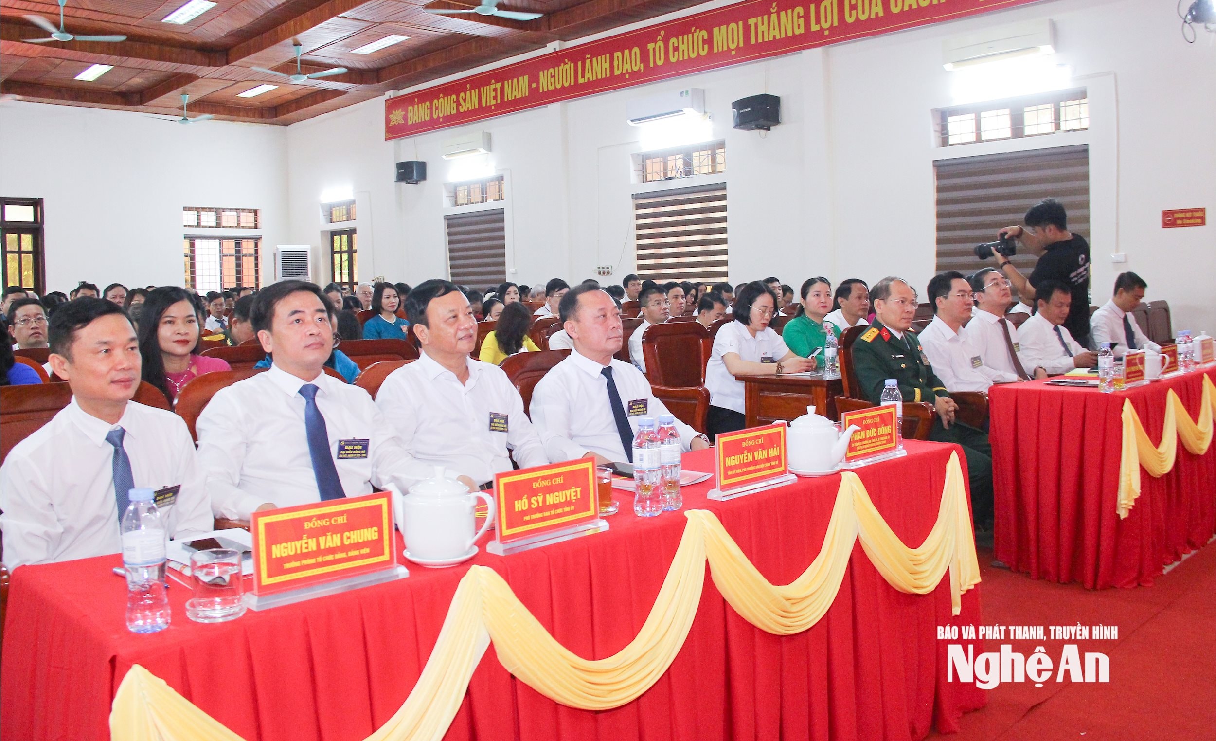Đồng chí ác đồng chí lãnh đạo