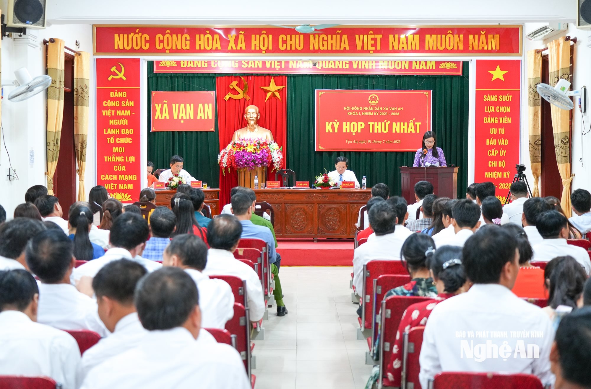 Kỳ họp thứ nhất HĐND xã Vạn An