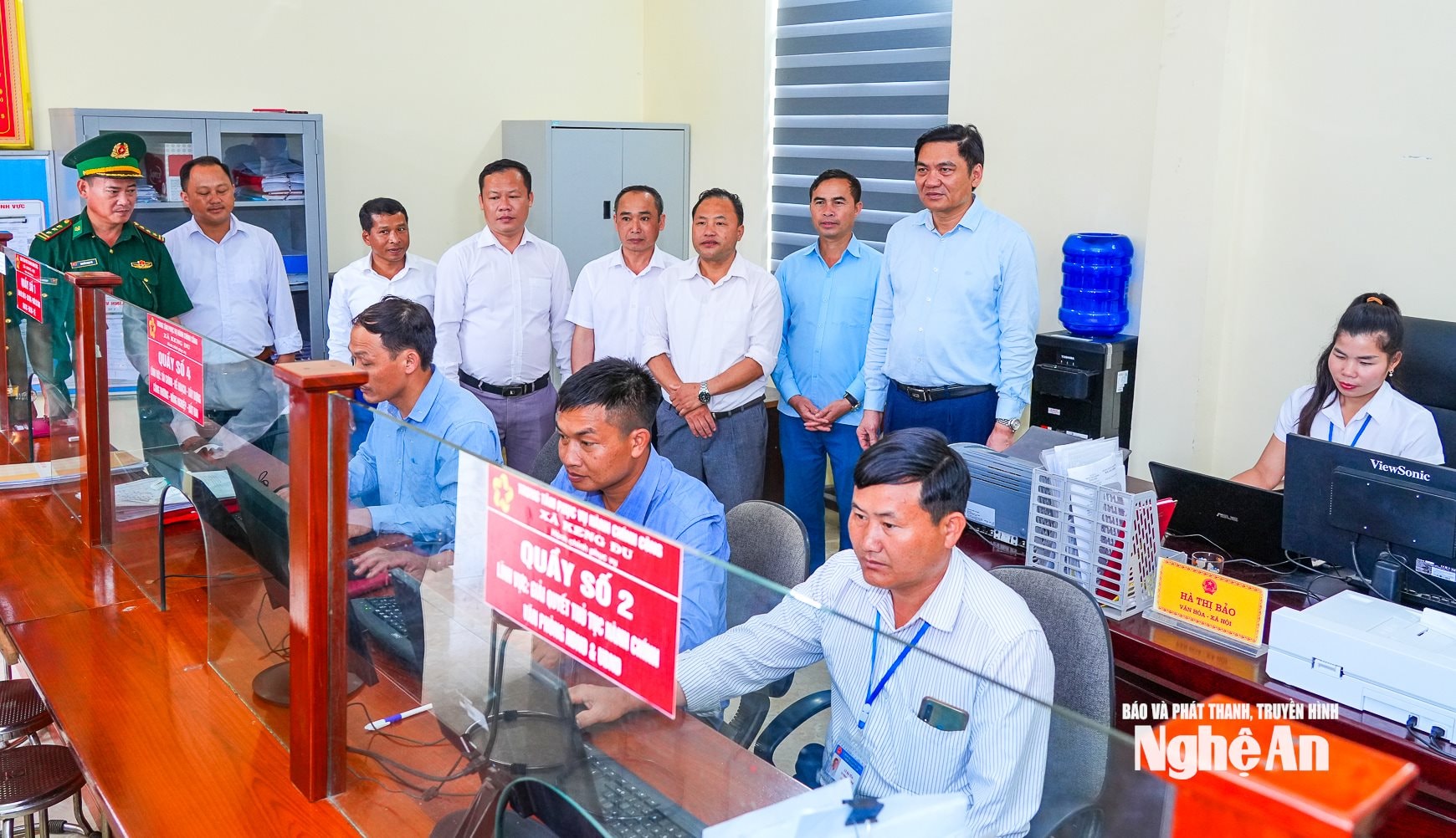 Phó Bí thư Thường trực Tỉnh ủy kiểm tra vận hành Trung tâm phục vụ hành chính công xã Keng Đu Ảnh Thành Cường