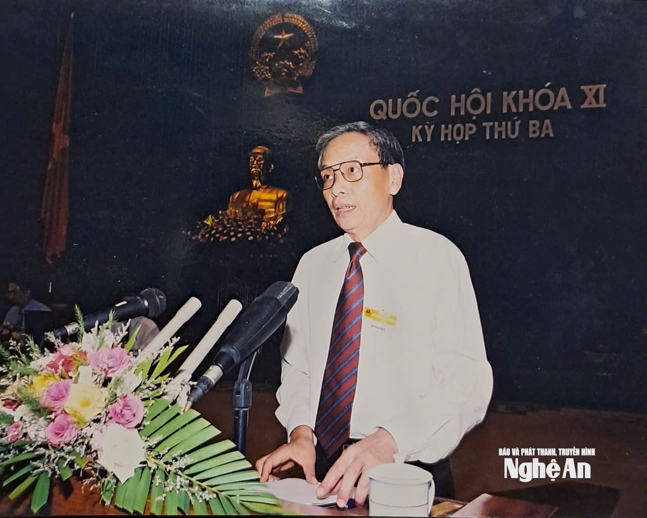 Trả lời chất vấn tại Quốc hội.