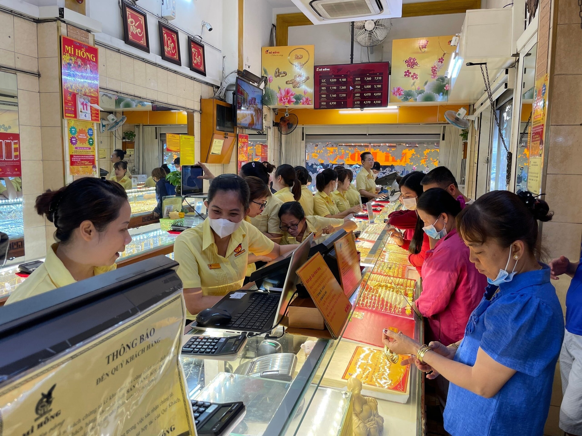 Cập nhật giá vàng ngày 14/8: Giá vàng trong nước và thế giới tăng kỷ lục lên gần 125 triệu
