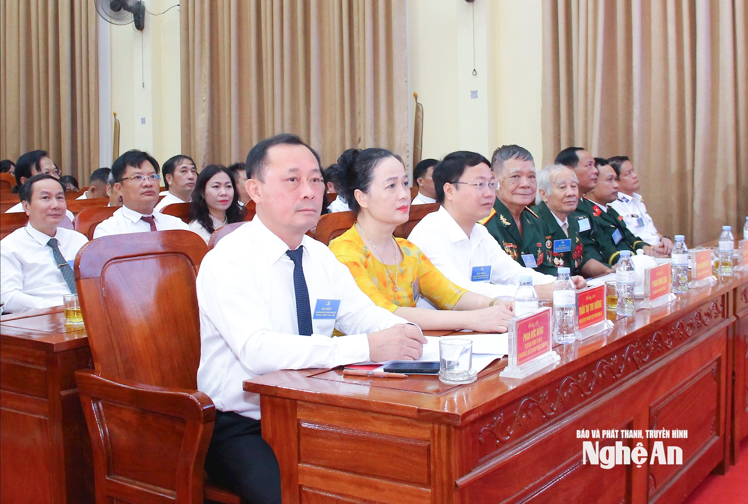 Các đại biểu tỉnh và các địa phương tham dự Đại hội. Ảnh Mai Hoa