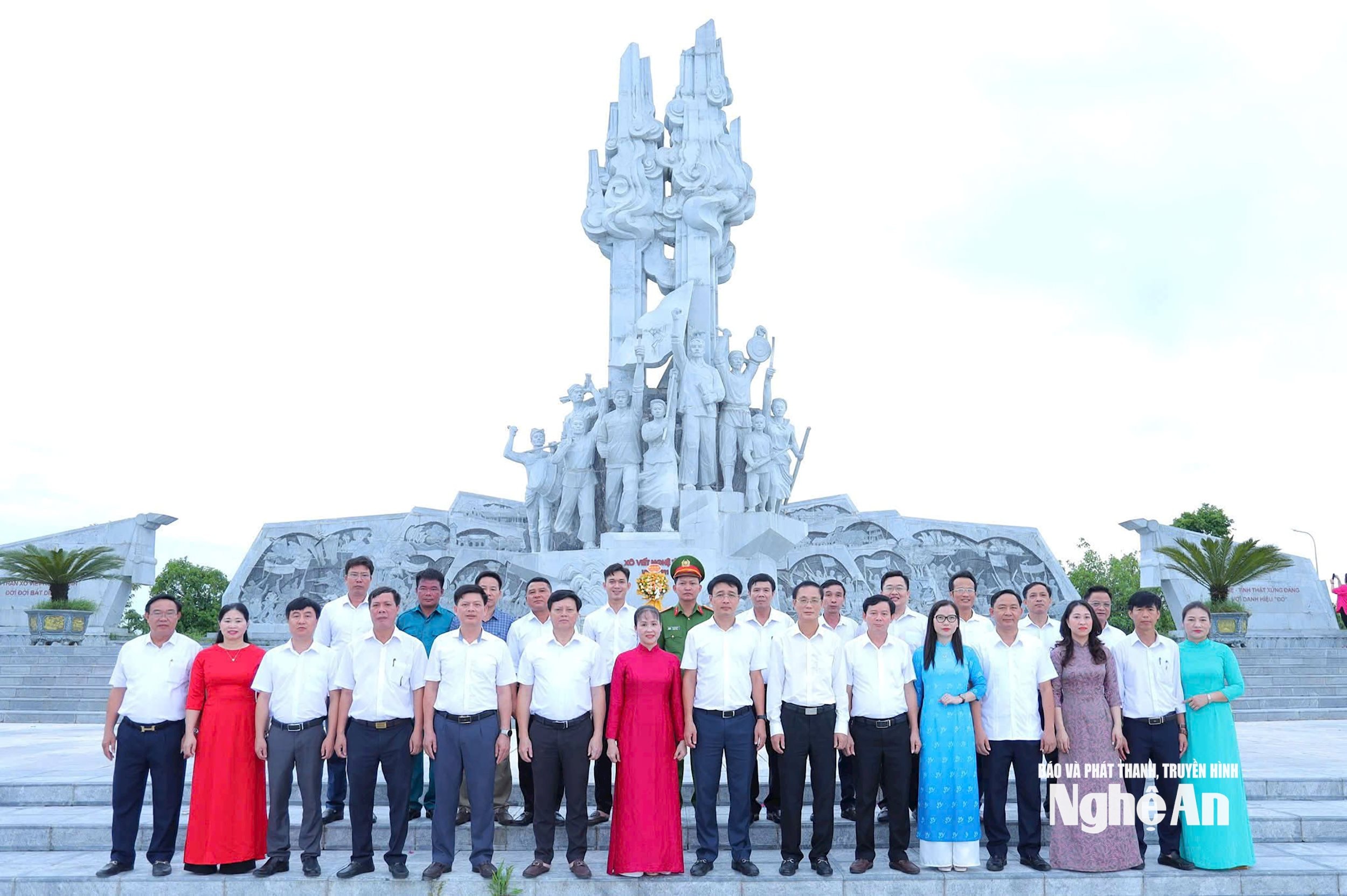  Cán bộ, công chức xã Hưng Nguyên