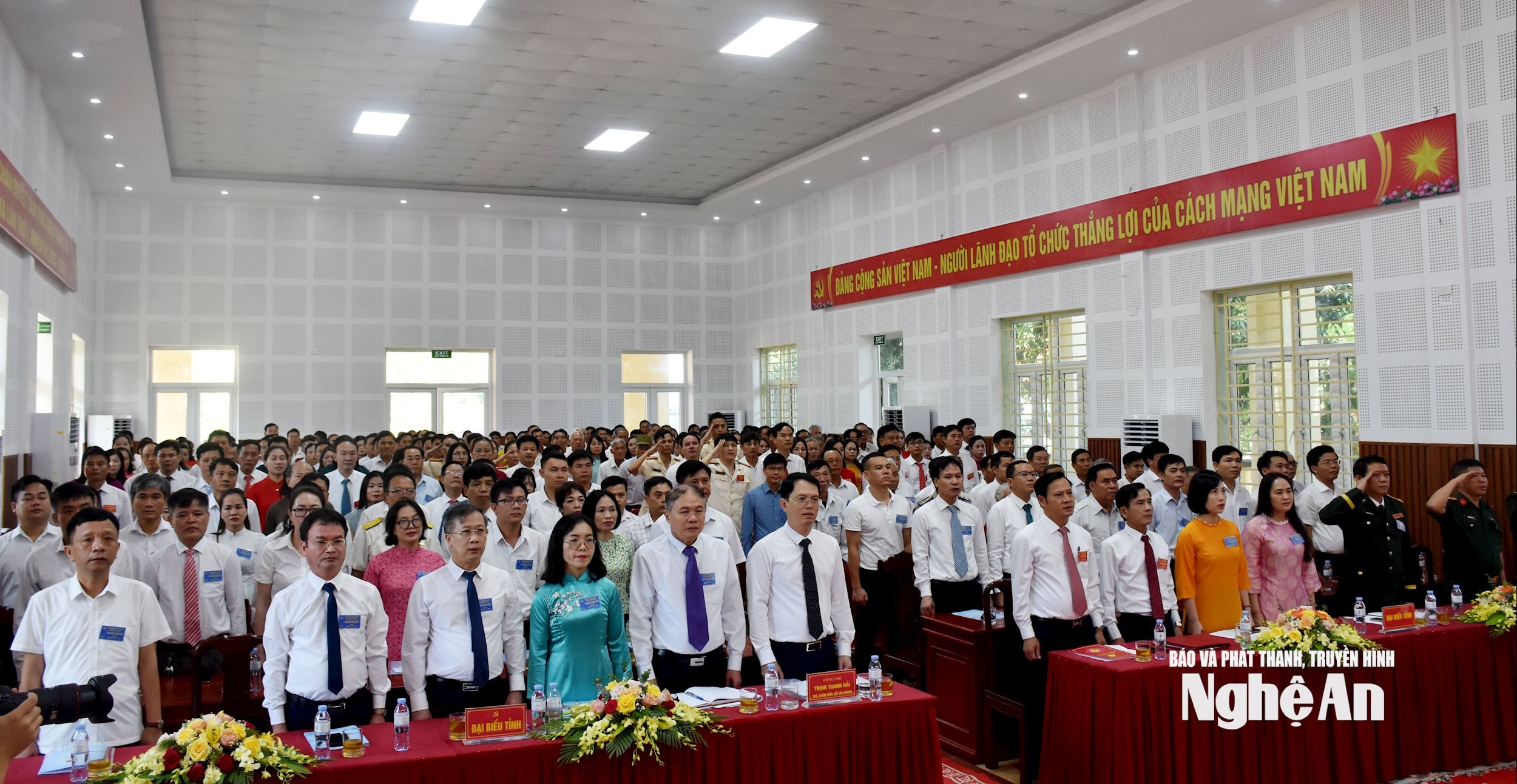  Chào cờ