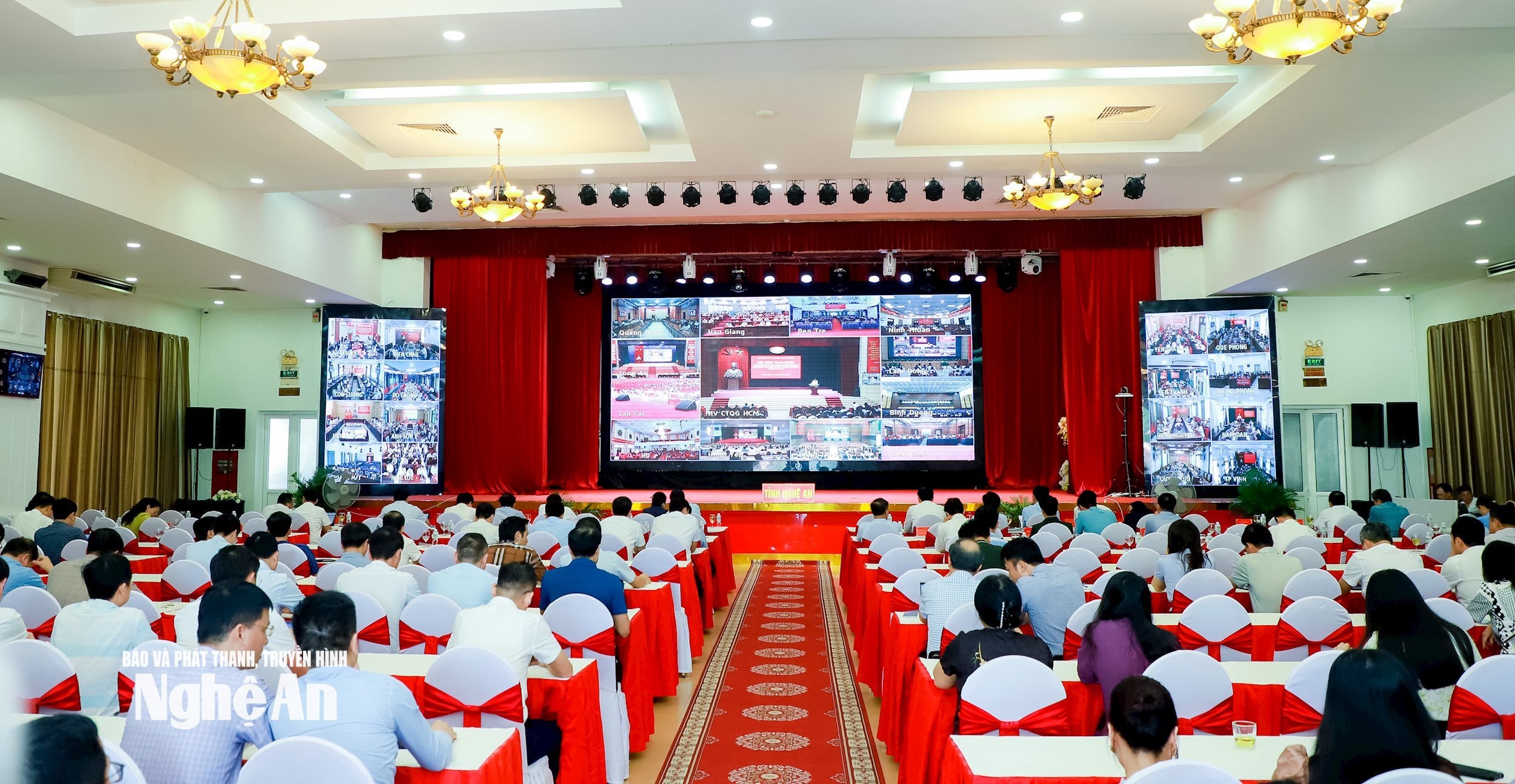 Lãnh đạo toàn diện, thúc đẩy chuyển đổi số trong công tác Đảng