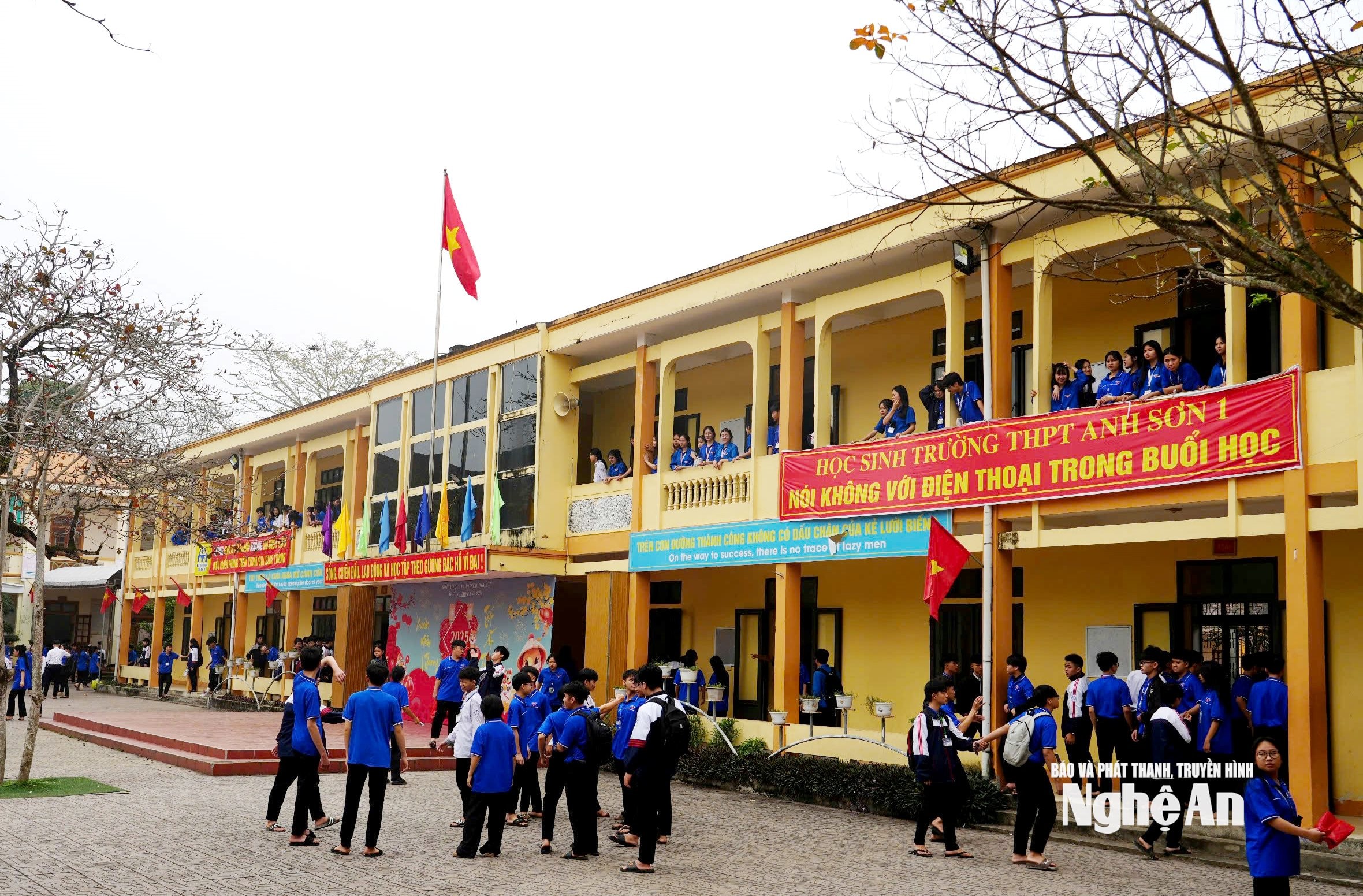 Việc dạy học 2 buổi sẽ không tạo áp lực cho học trò. Ảnh - Mỹ Hà